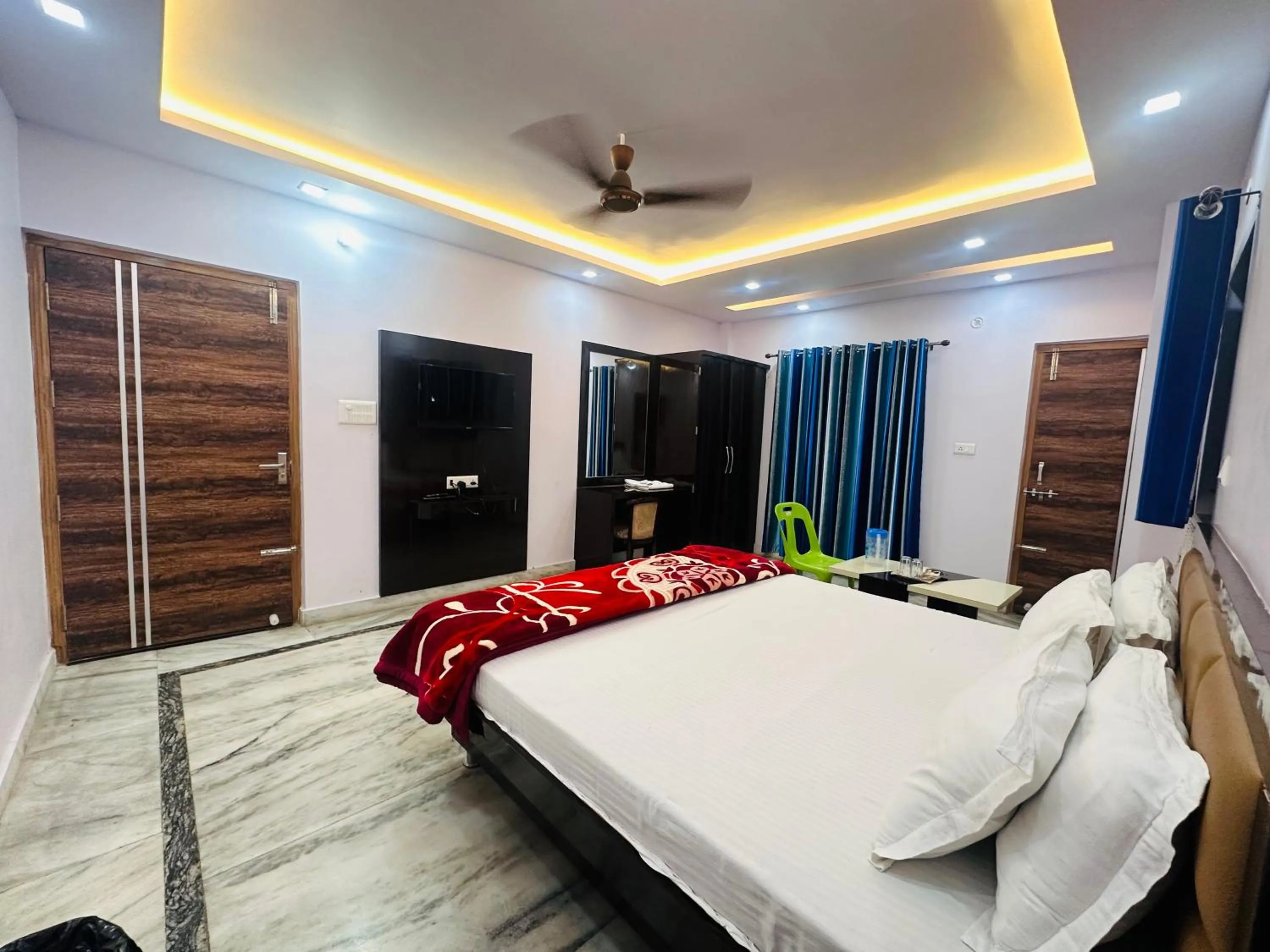 Balcony/Terrace, Bed in Hotel Pink Paradise