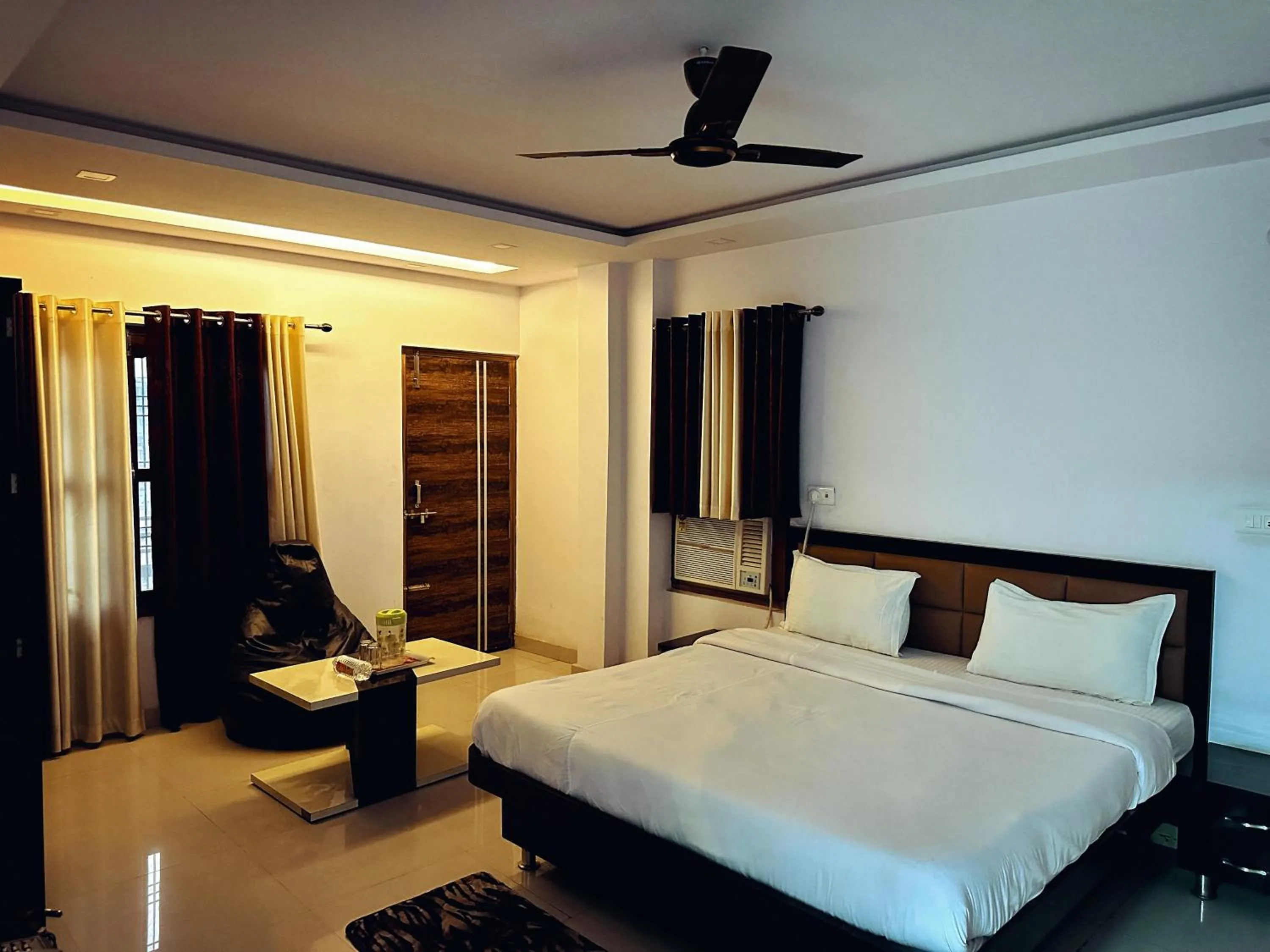 Bed in Hotel Pink Paradise