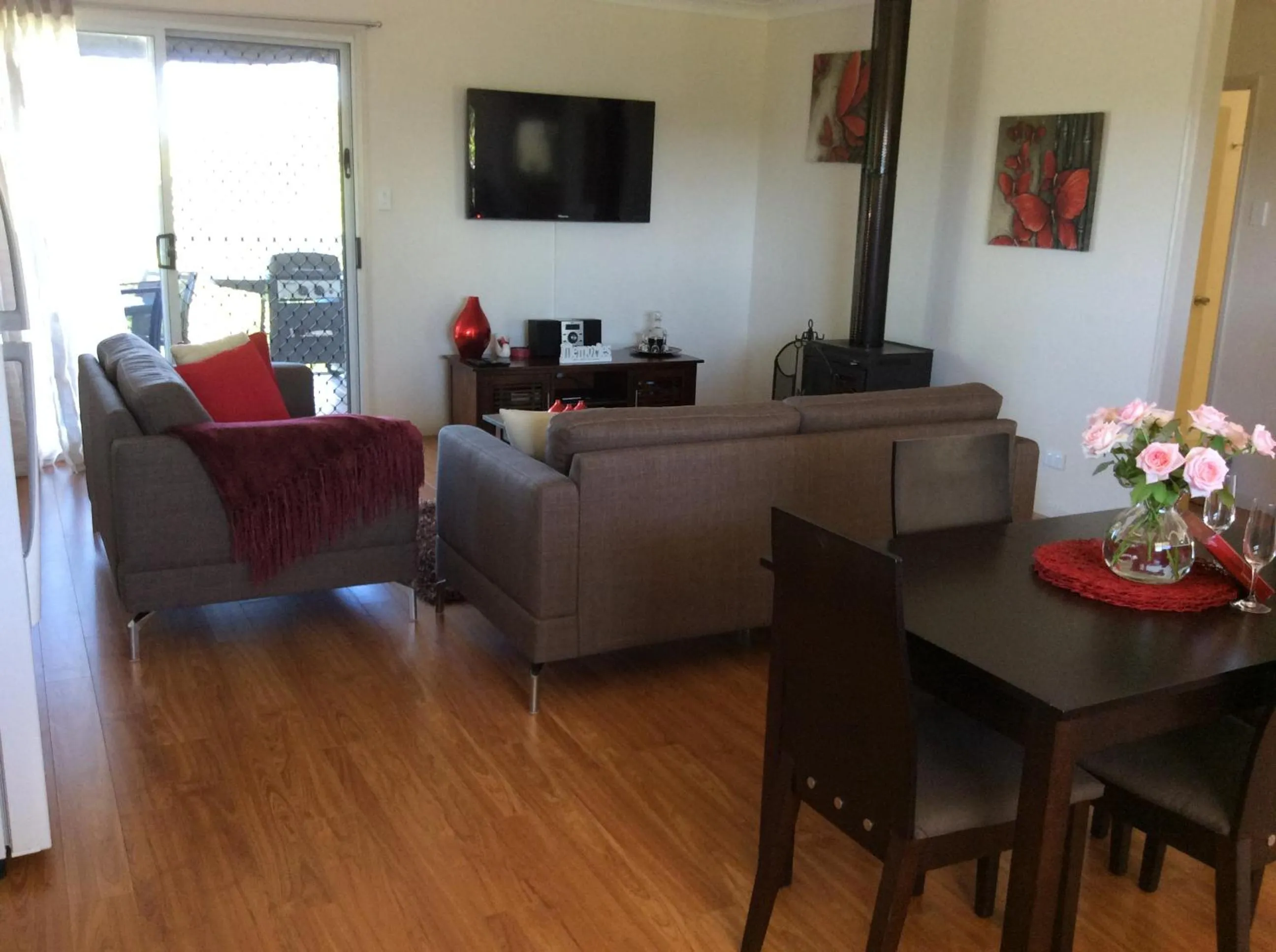 Living room in Tinaroo Sunset Retreat