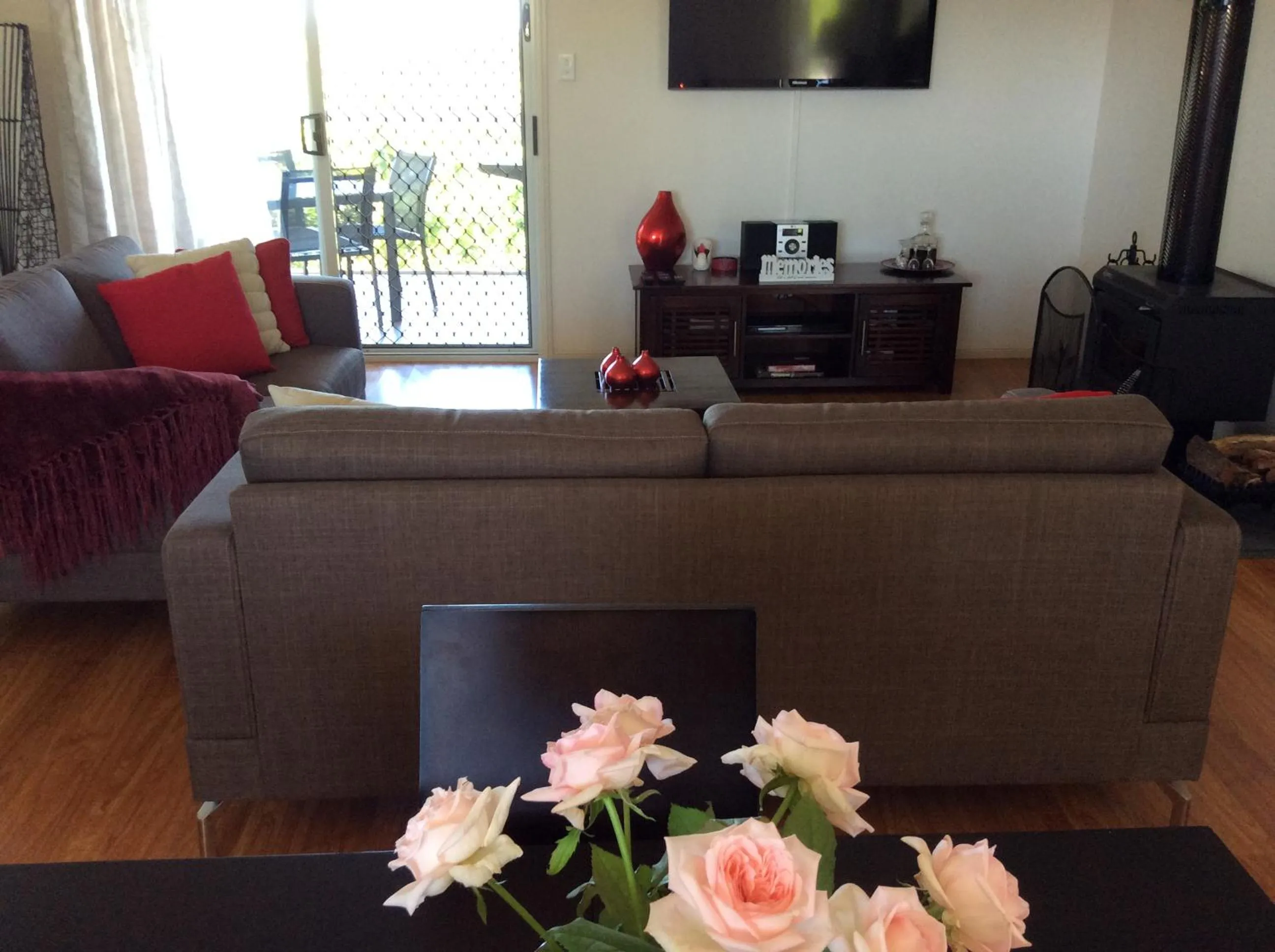 Lounge or bar in Tinaroo Sunset Retreat