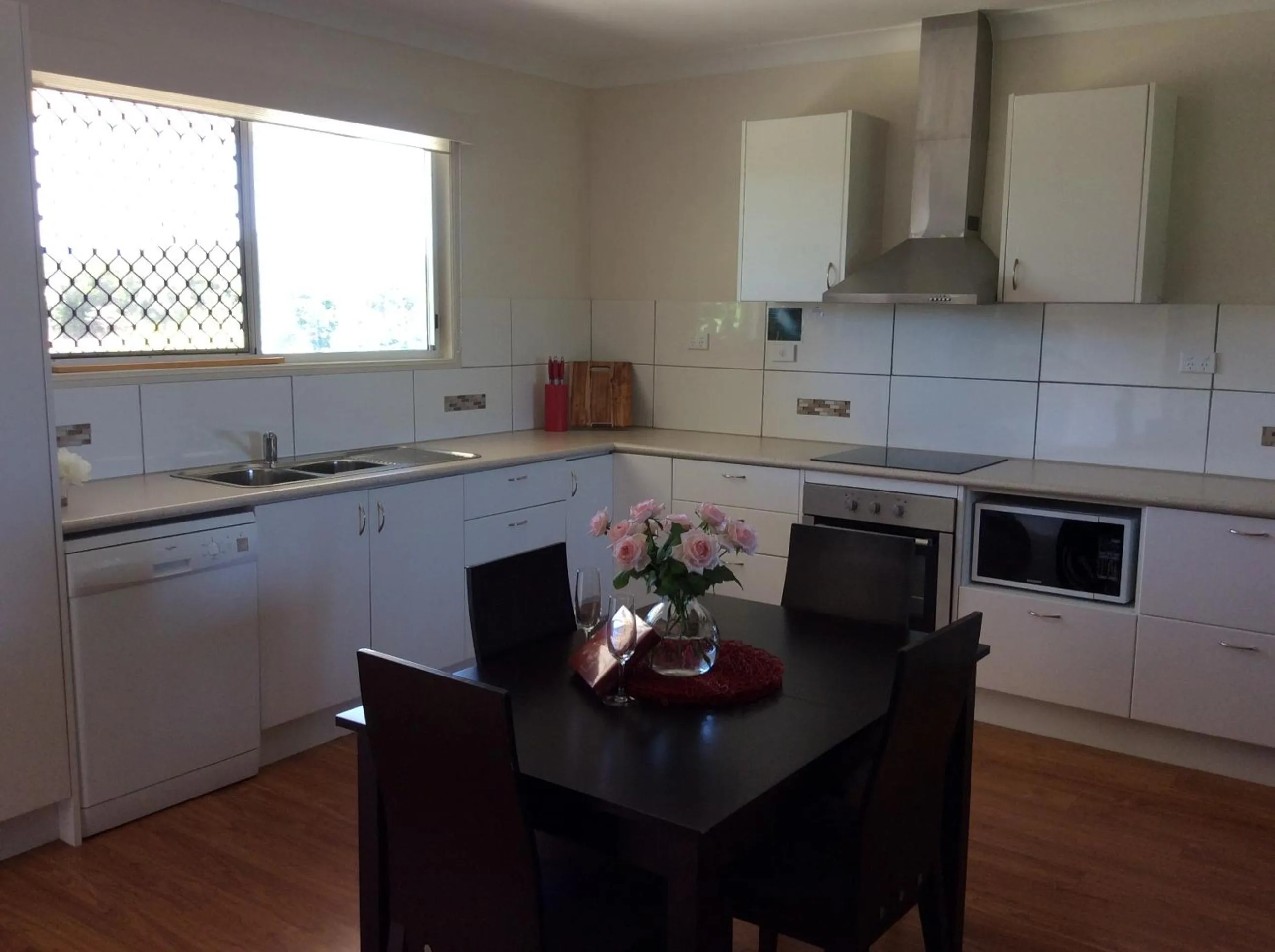 Kitchen or kitchenette in Tinaroo Sunset Retreat