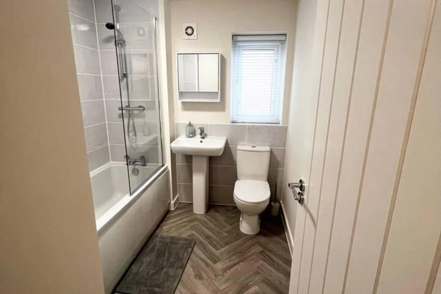 3-Bed House Sleeps 5 Free Parking