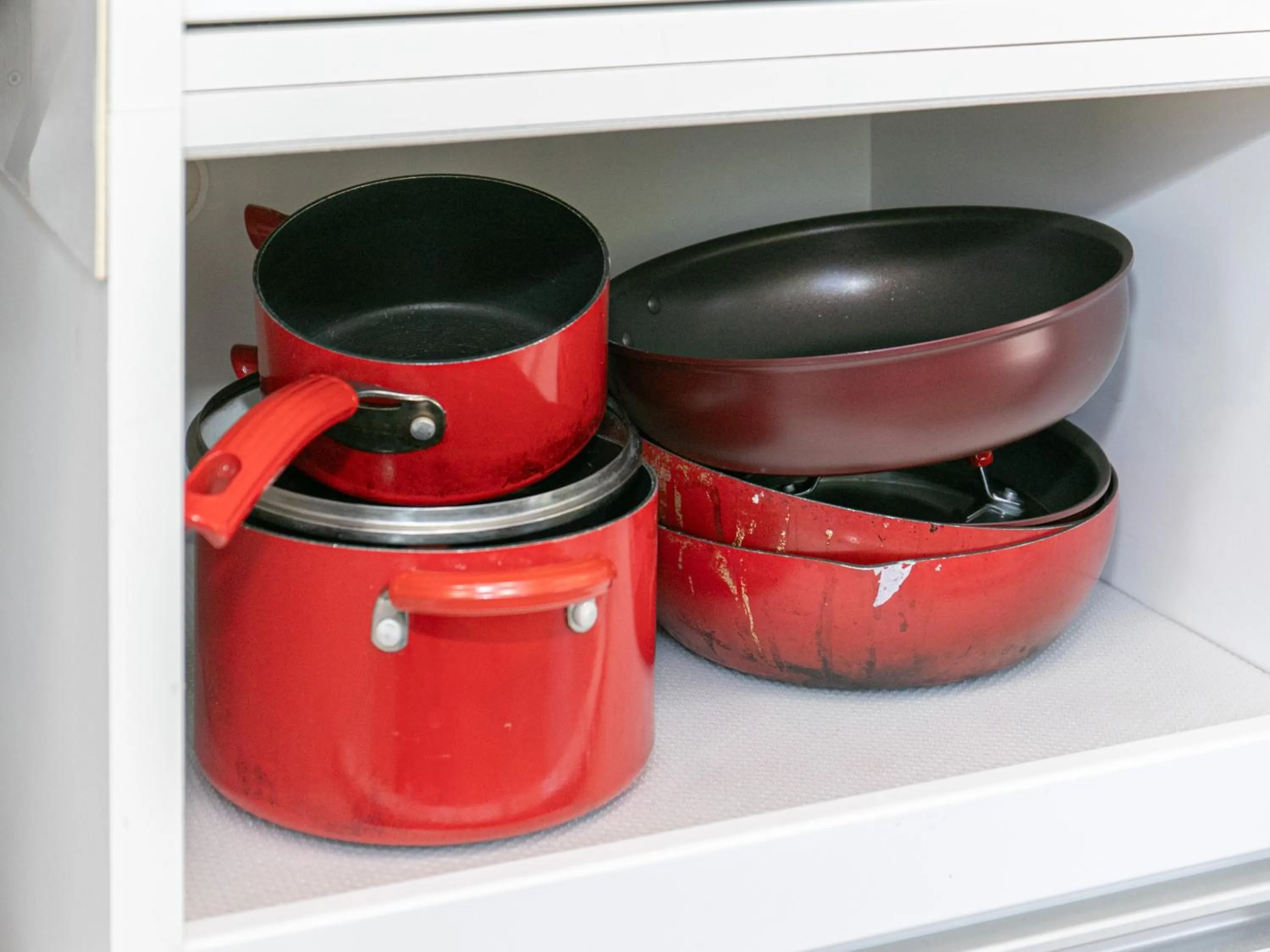 Communal kitchen in Tabist Guest house Pumping Surf