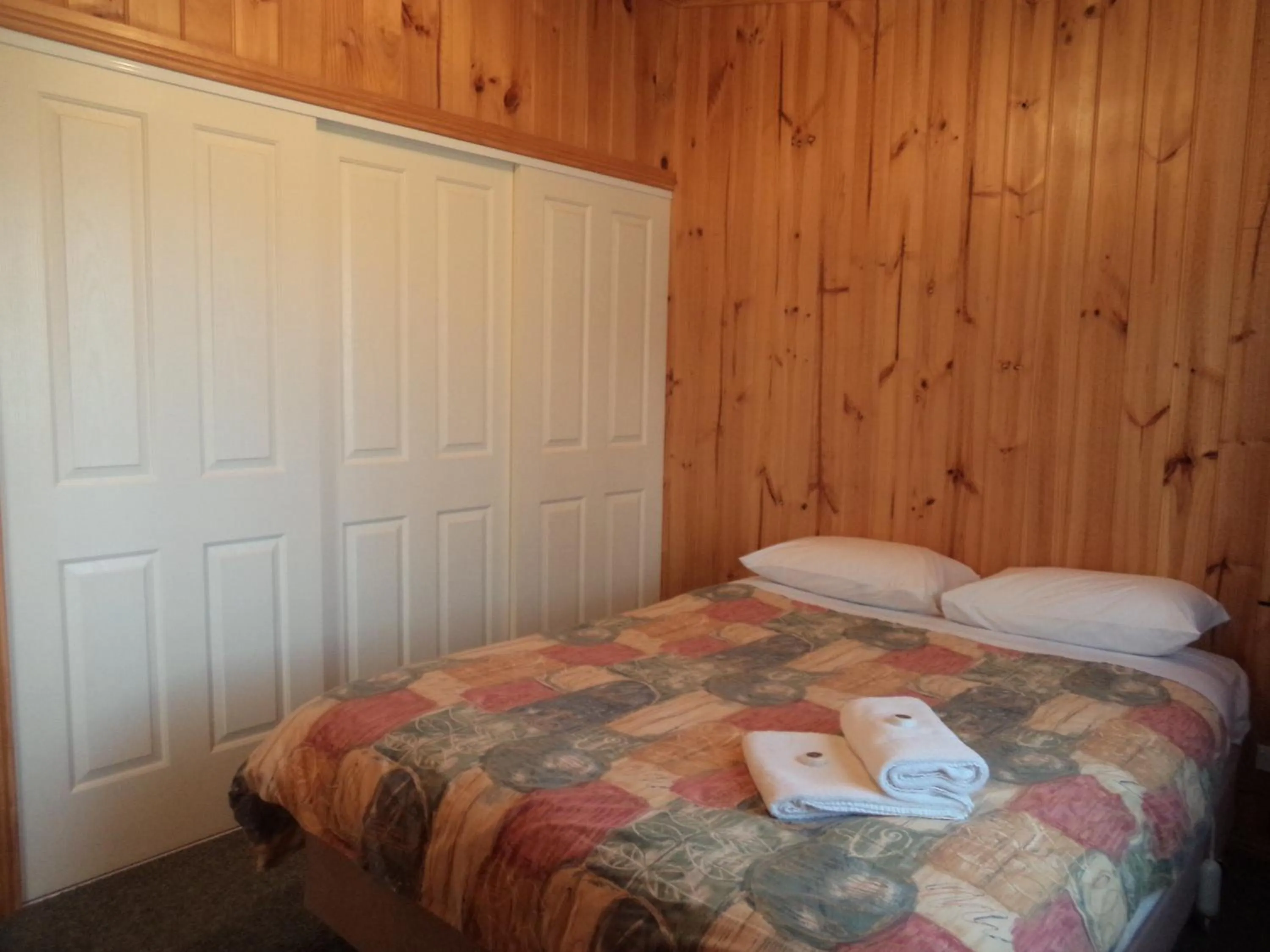 Bedroom, Bed in Bicheno East Coast Holiday Park