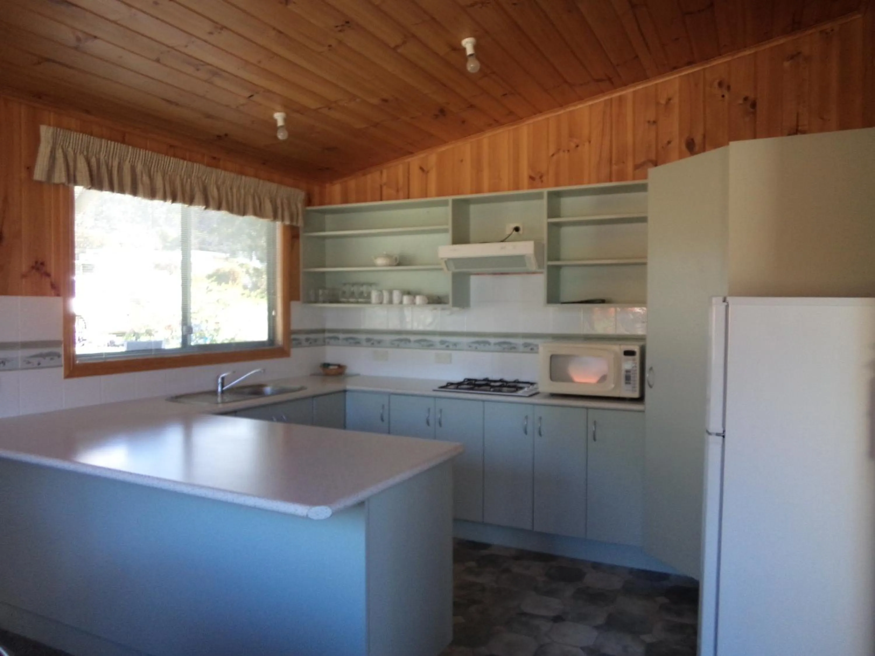 Kitchen or kitchenette in Bicheno East Coast Holiday Park
