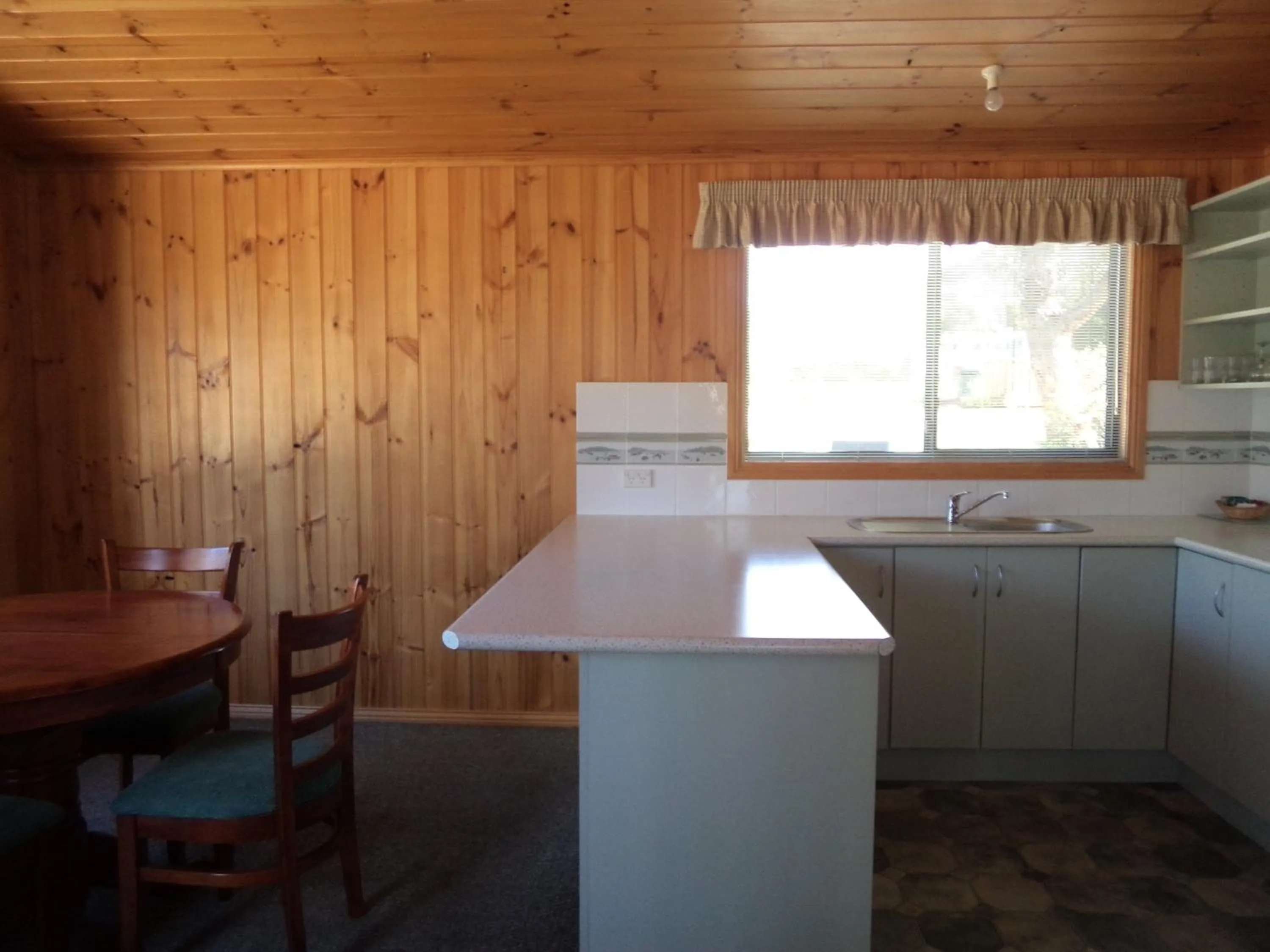Kitchen or kitchenette in Bicheno East Coast Holiday Park