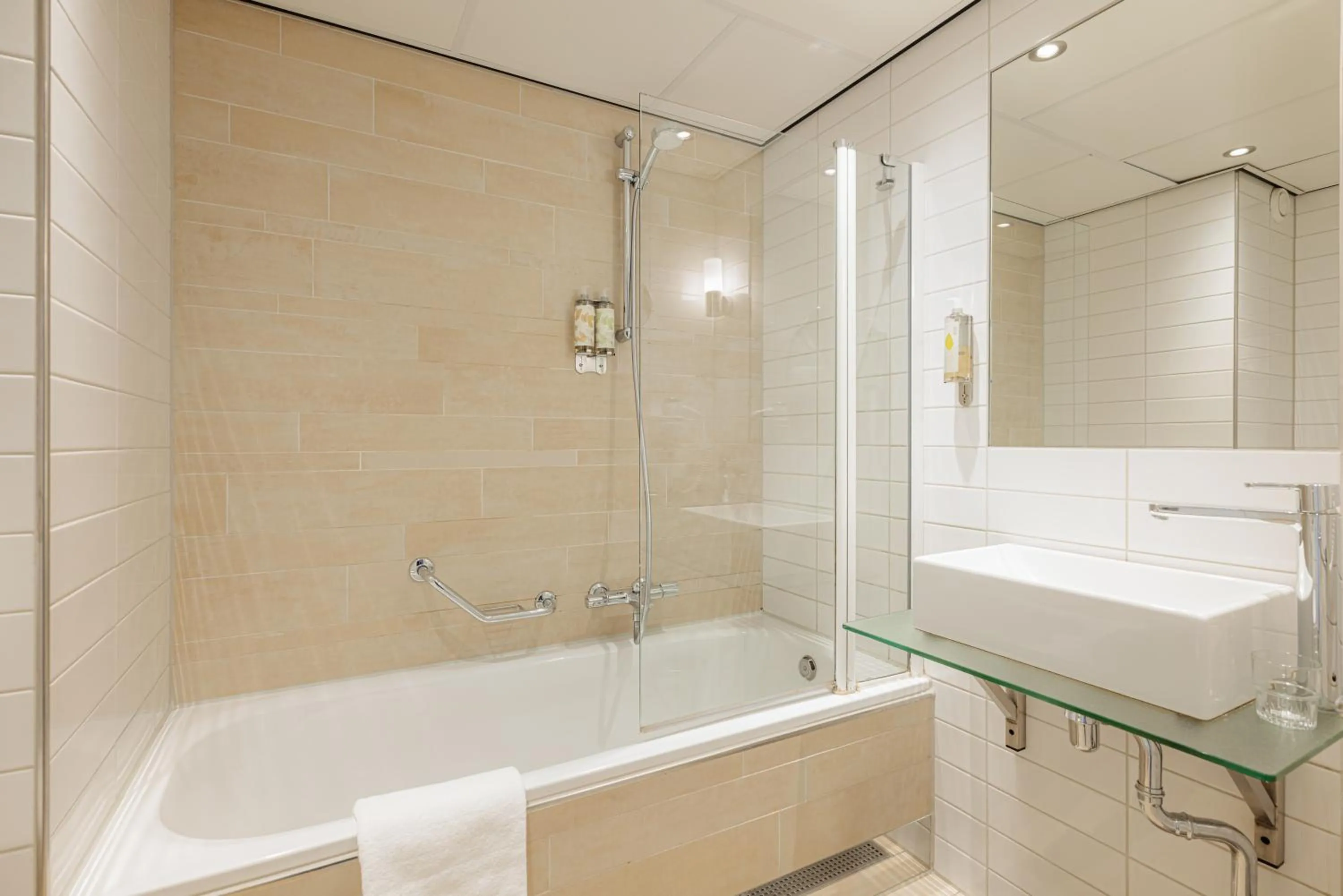 Bathroom in Eden Hotel Amsterdam