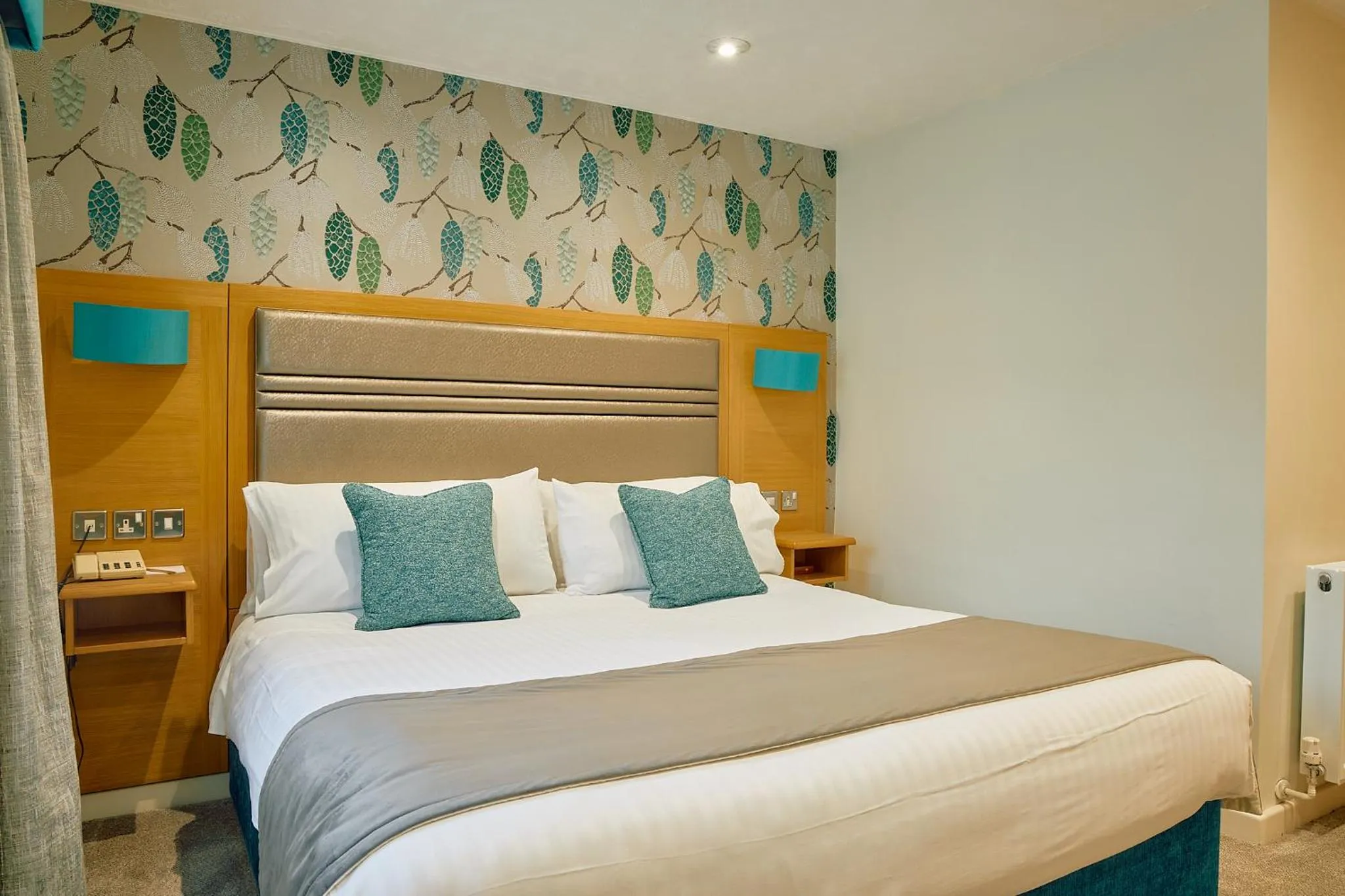 Bedroom, Bed in The Briar Court Hotel