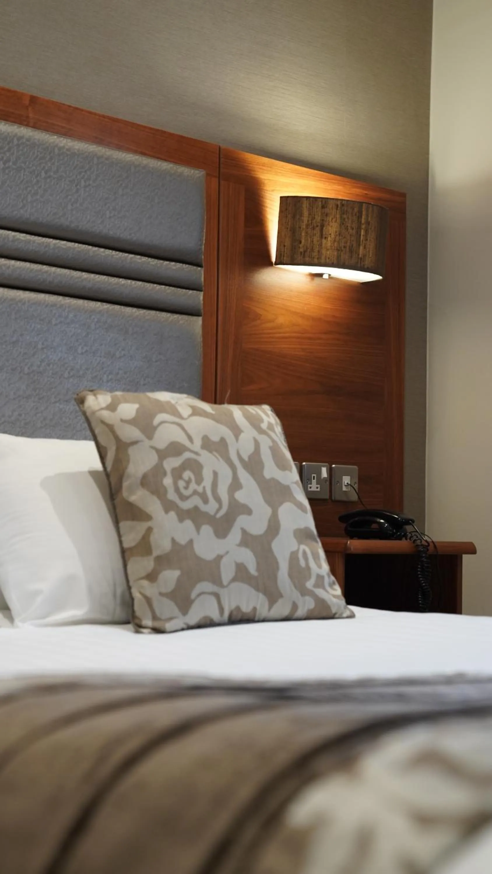 Bedroom, Bed in The Briar Court Hotel