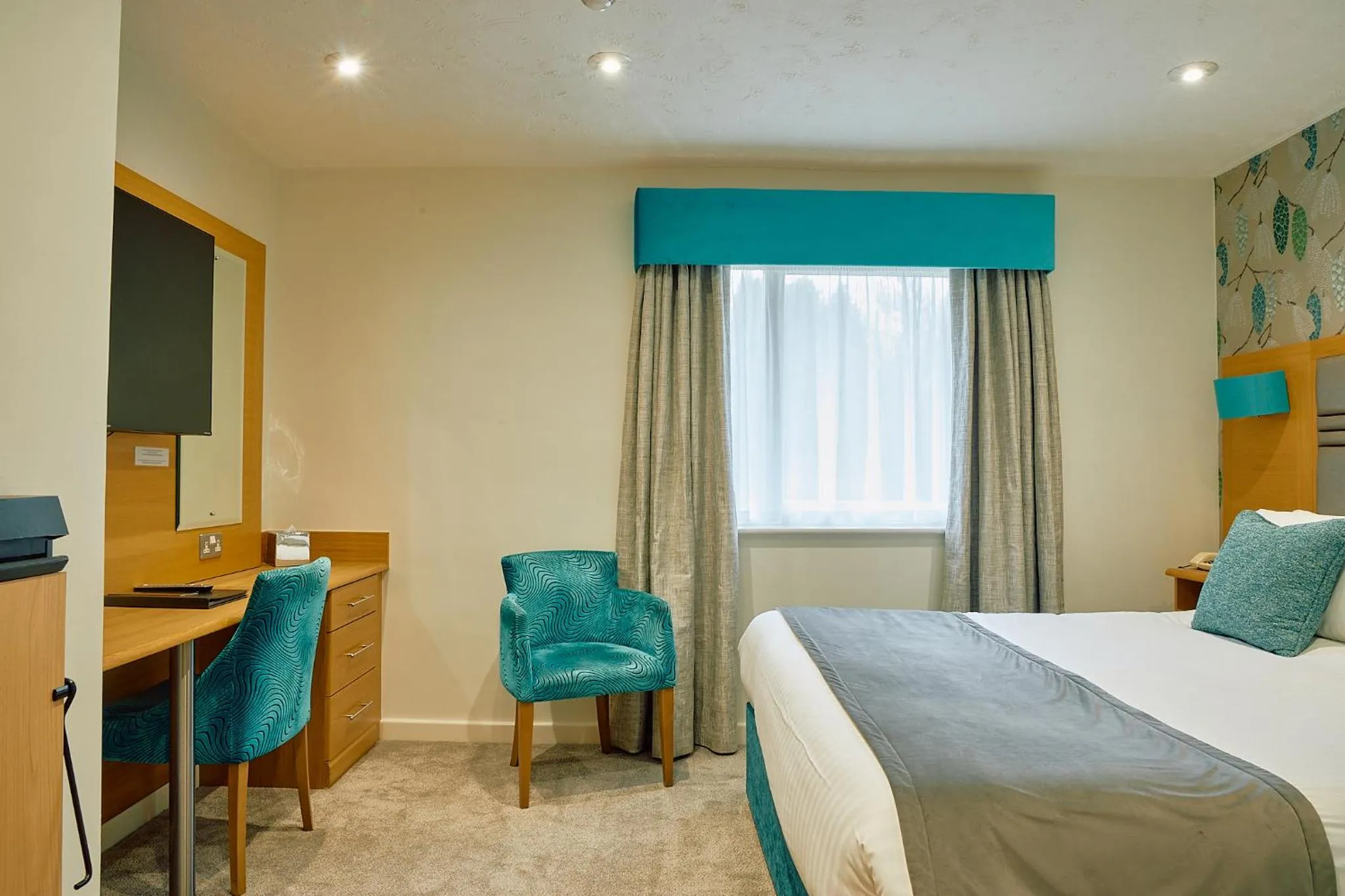 Bedroom, Bed in The Briar Court Hotel