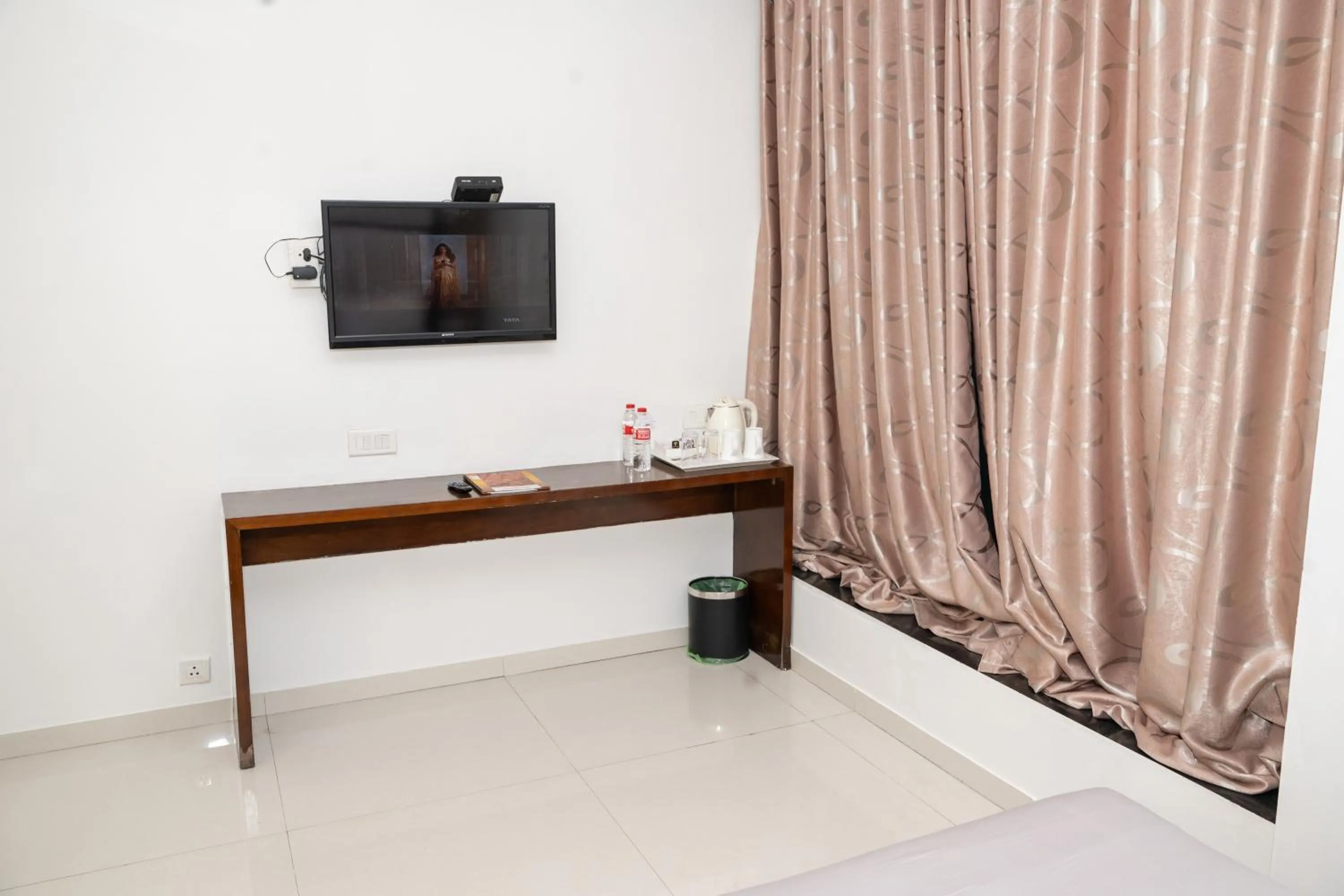 TV and multimedia in Hotel Executive Silver Inn