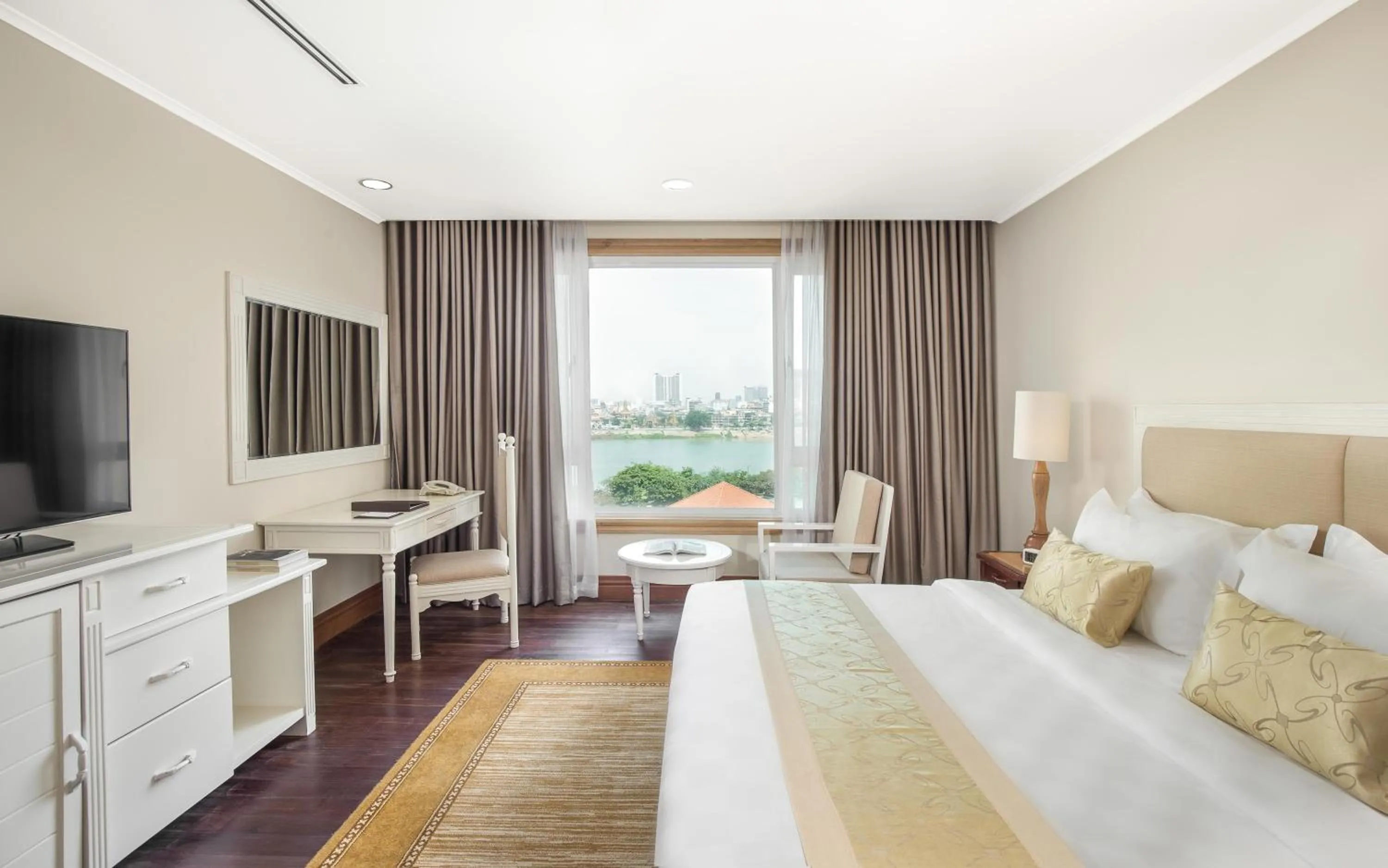 View (from property/room), Bed in Sokha Phnom Penh Hotel