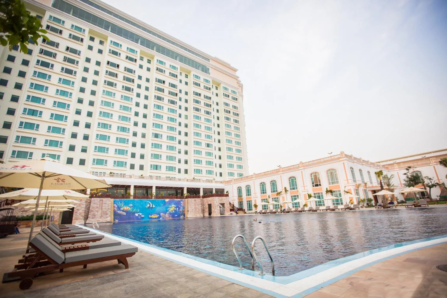Swimming pool in Sokha Phnom Penh Hotel