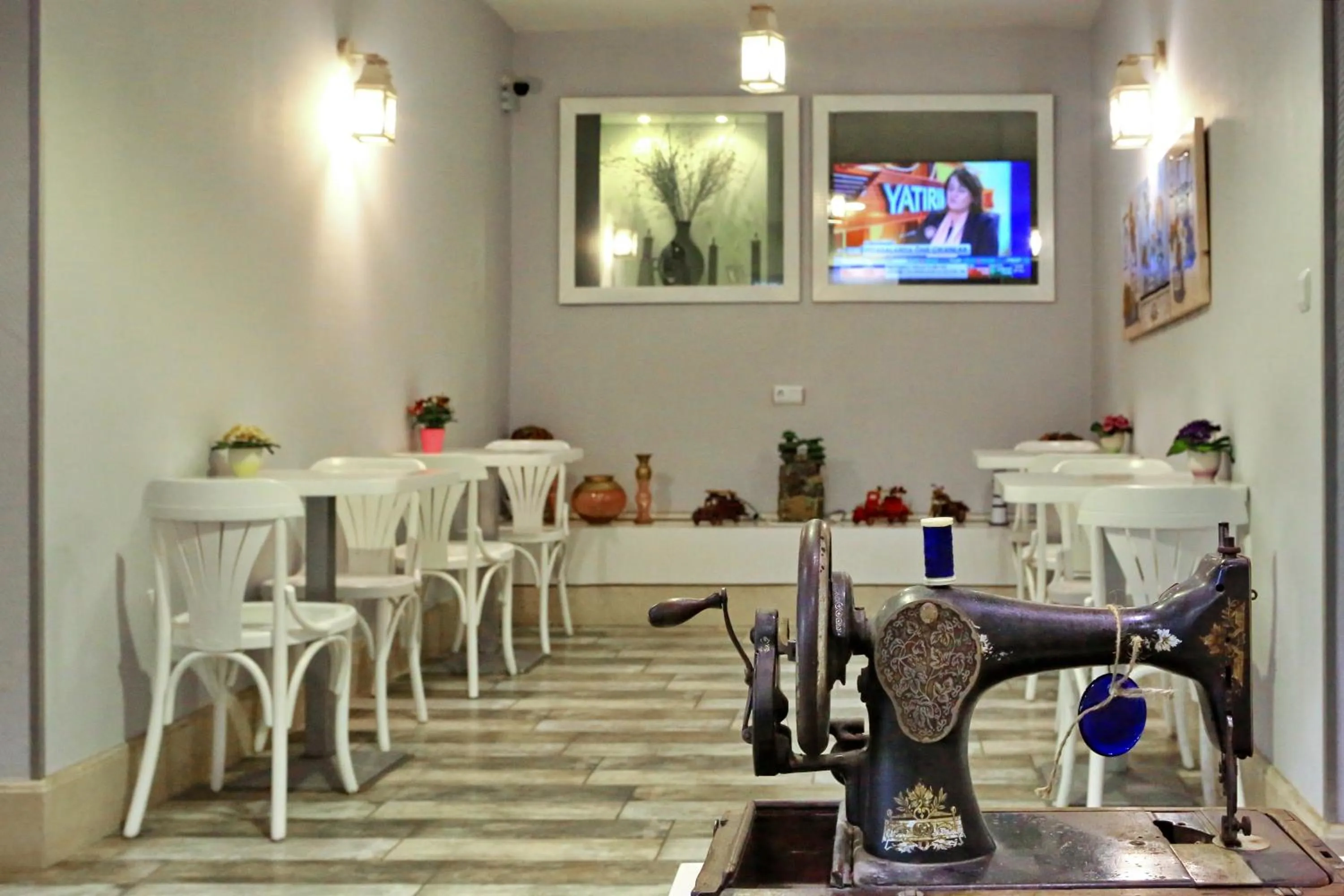 Communal lounge/ TV room in Adana City Boutique Hotel