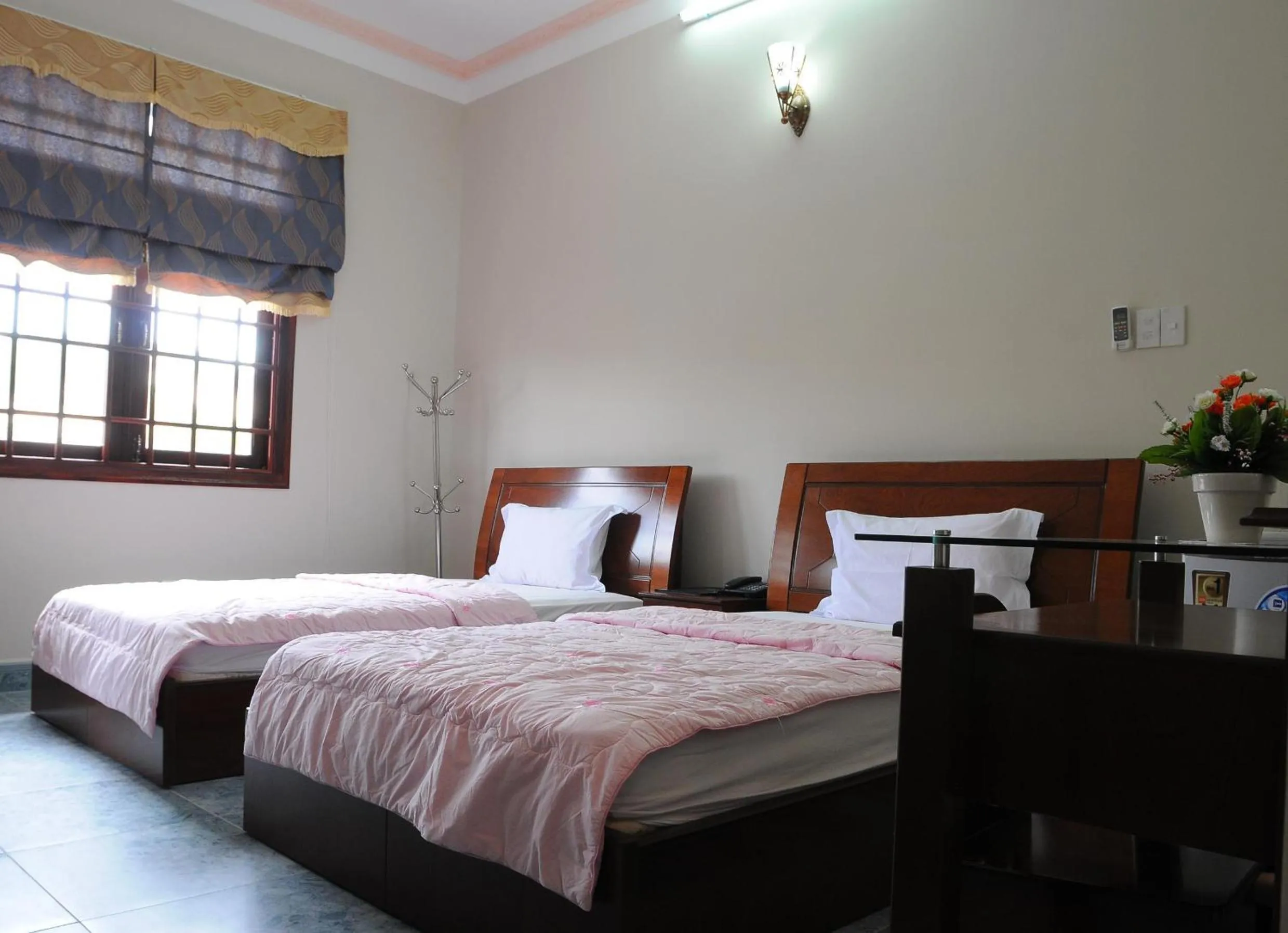 Photo of the whole room, Bed in Cuc Phuong Bungalow