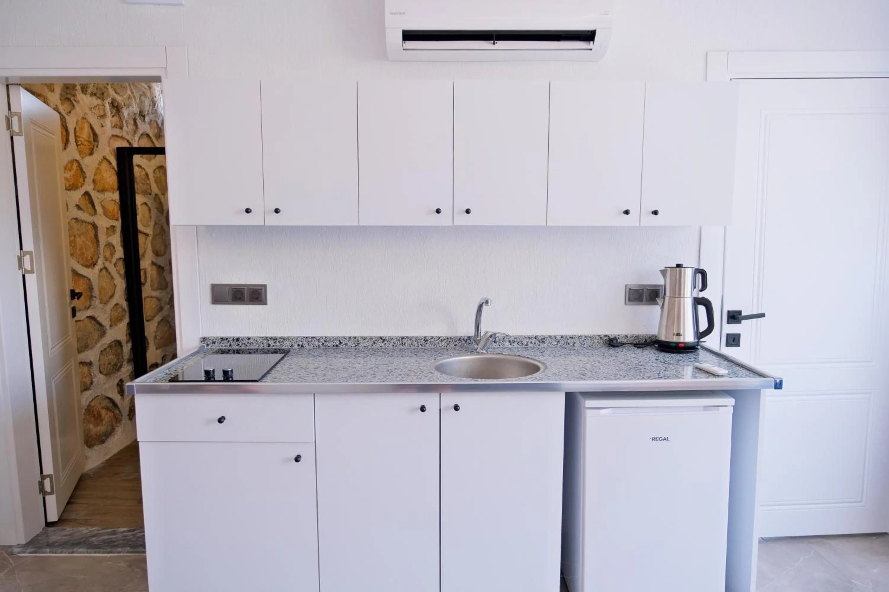 Kitchen or kitchenette in Bu Bungalow Hotel