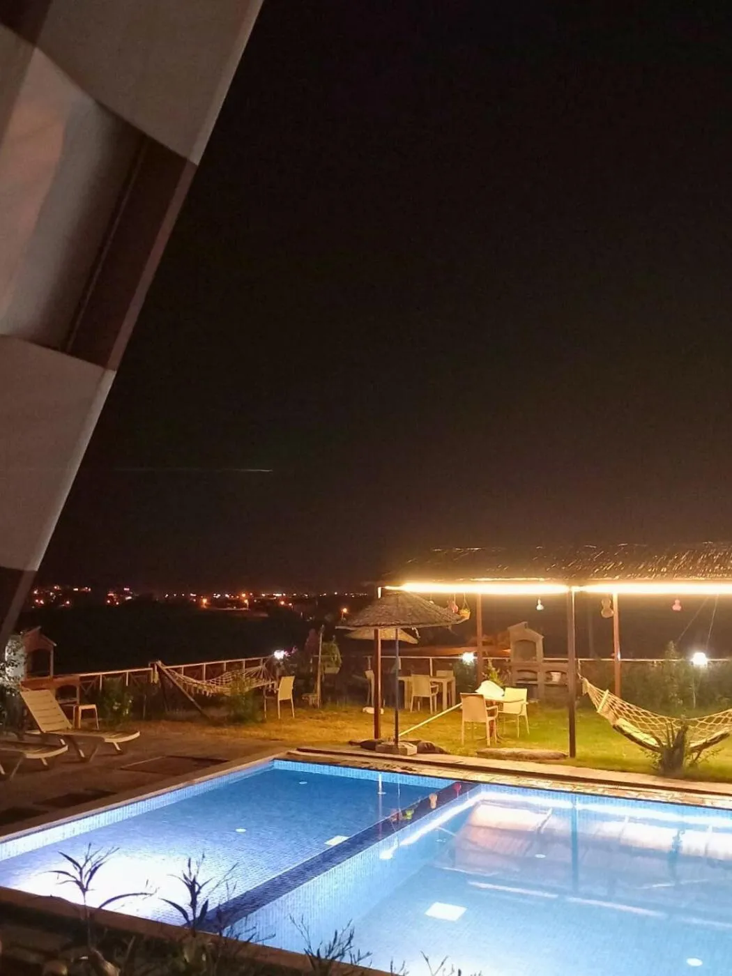 Night in Bu Bungalow Hotel