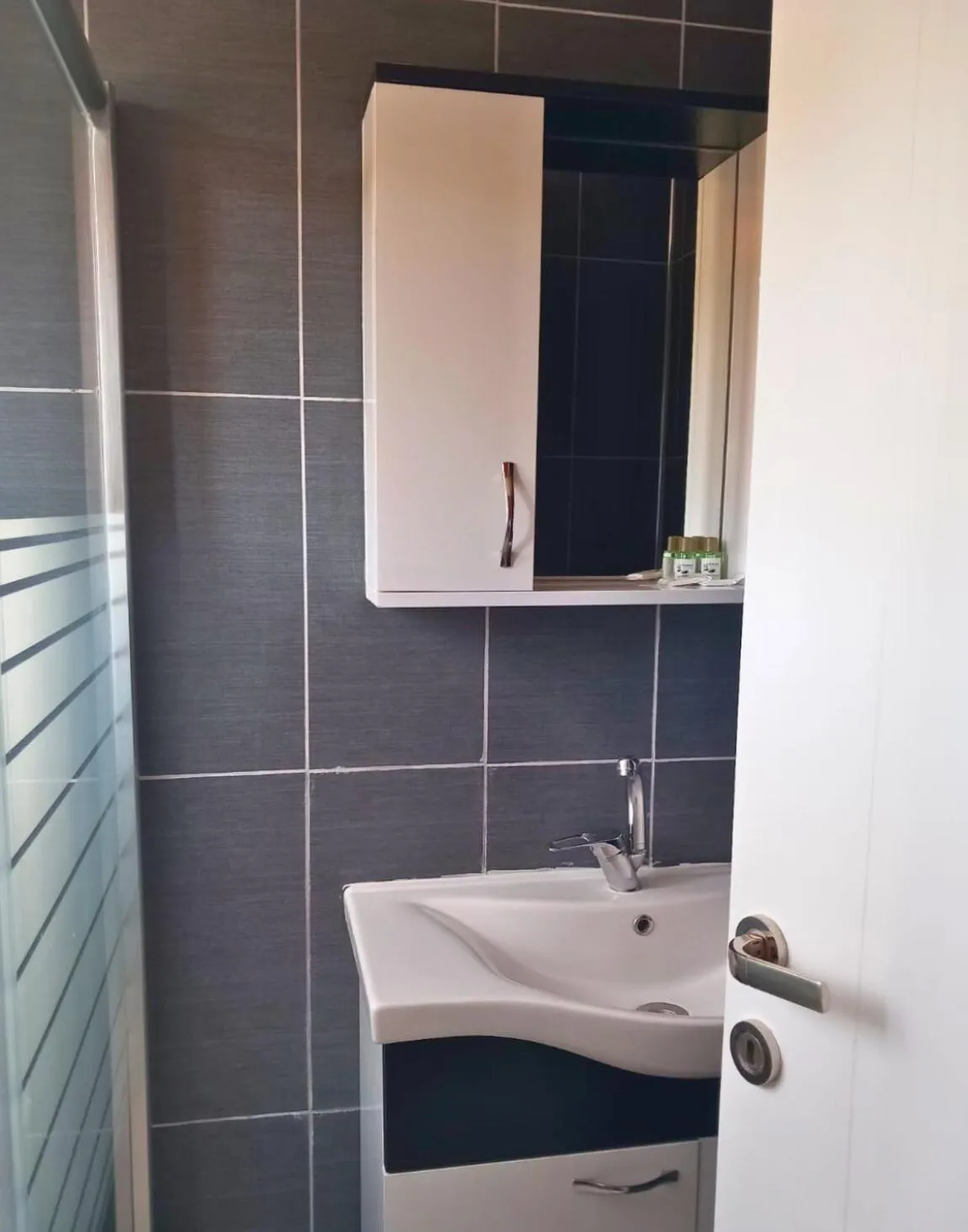 Shower in Bu Bungalow Hotel