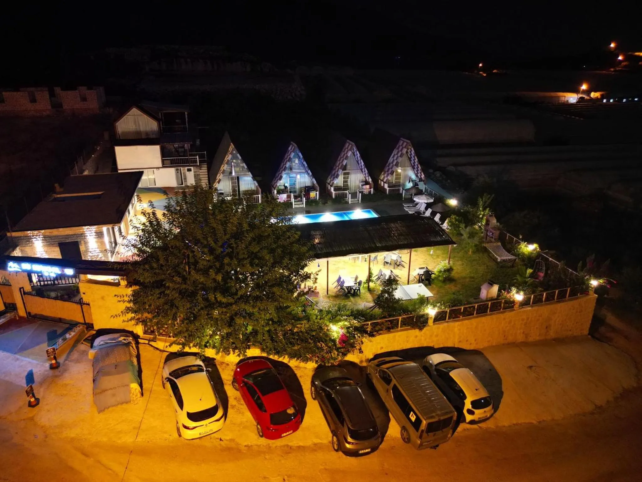 Night in Bu Bungalow Hotel