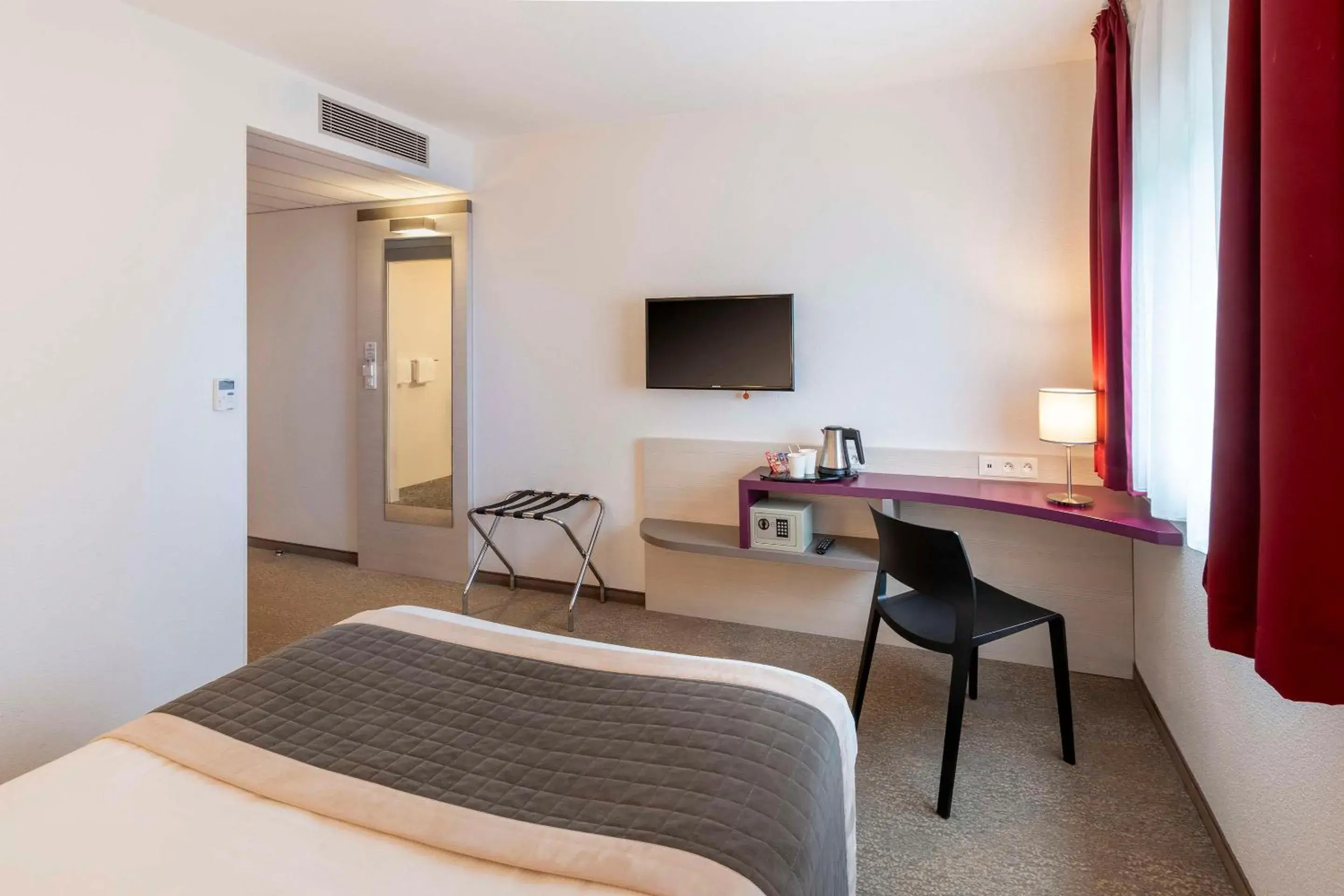 Bedroom, Bed in Best Western Colmar Expo Bedroom, Bed in Best Western Colmar Expo