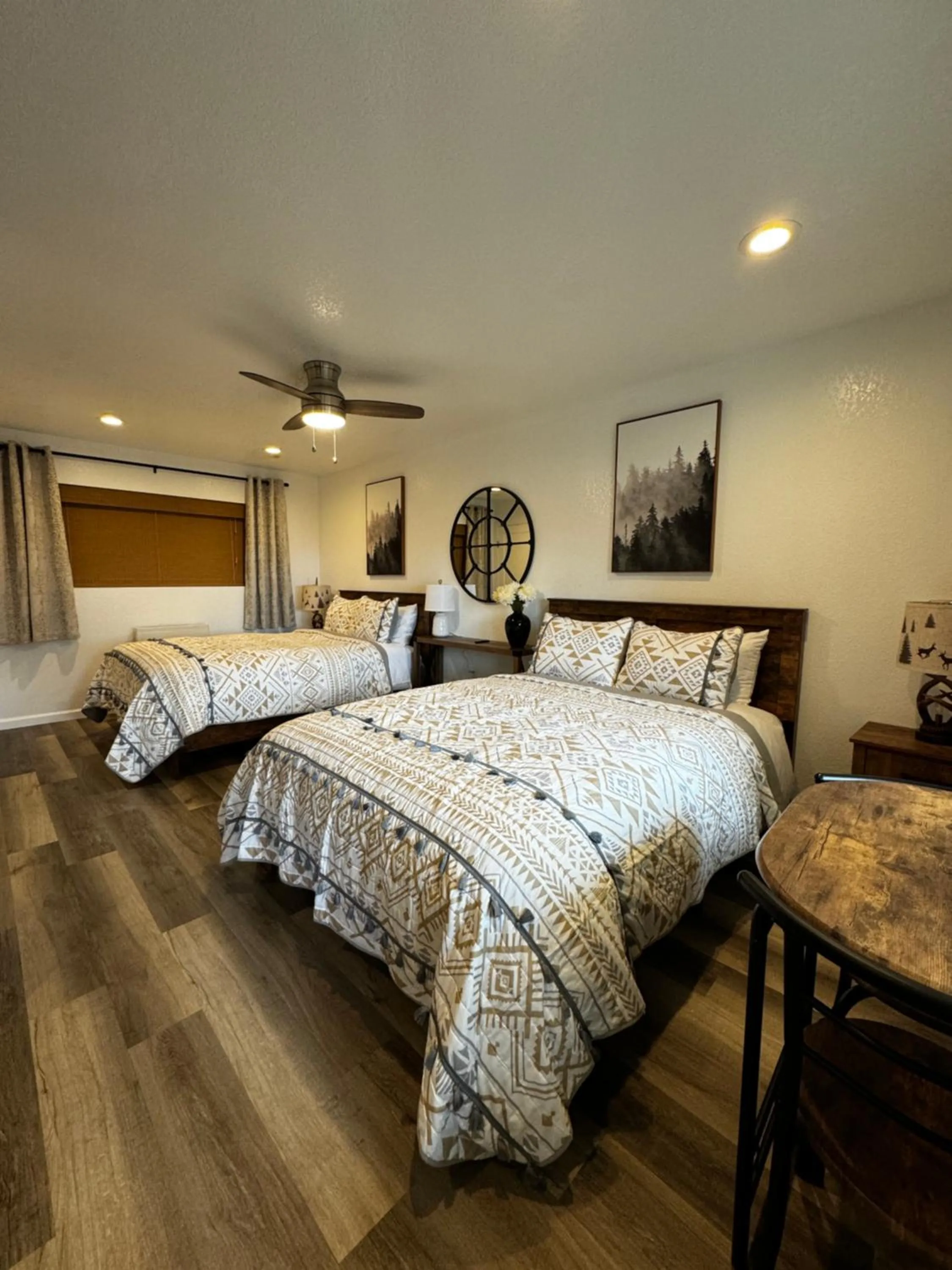 Bedroom, Bed in Ocean Cove Lodge Bar & Grill