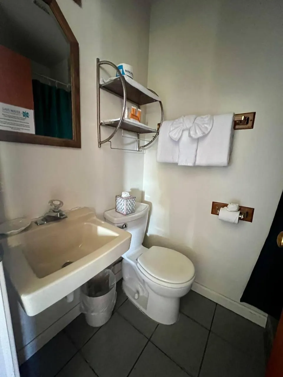 Toilet in Ocean Cove Lodge Bar & Grill