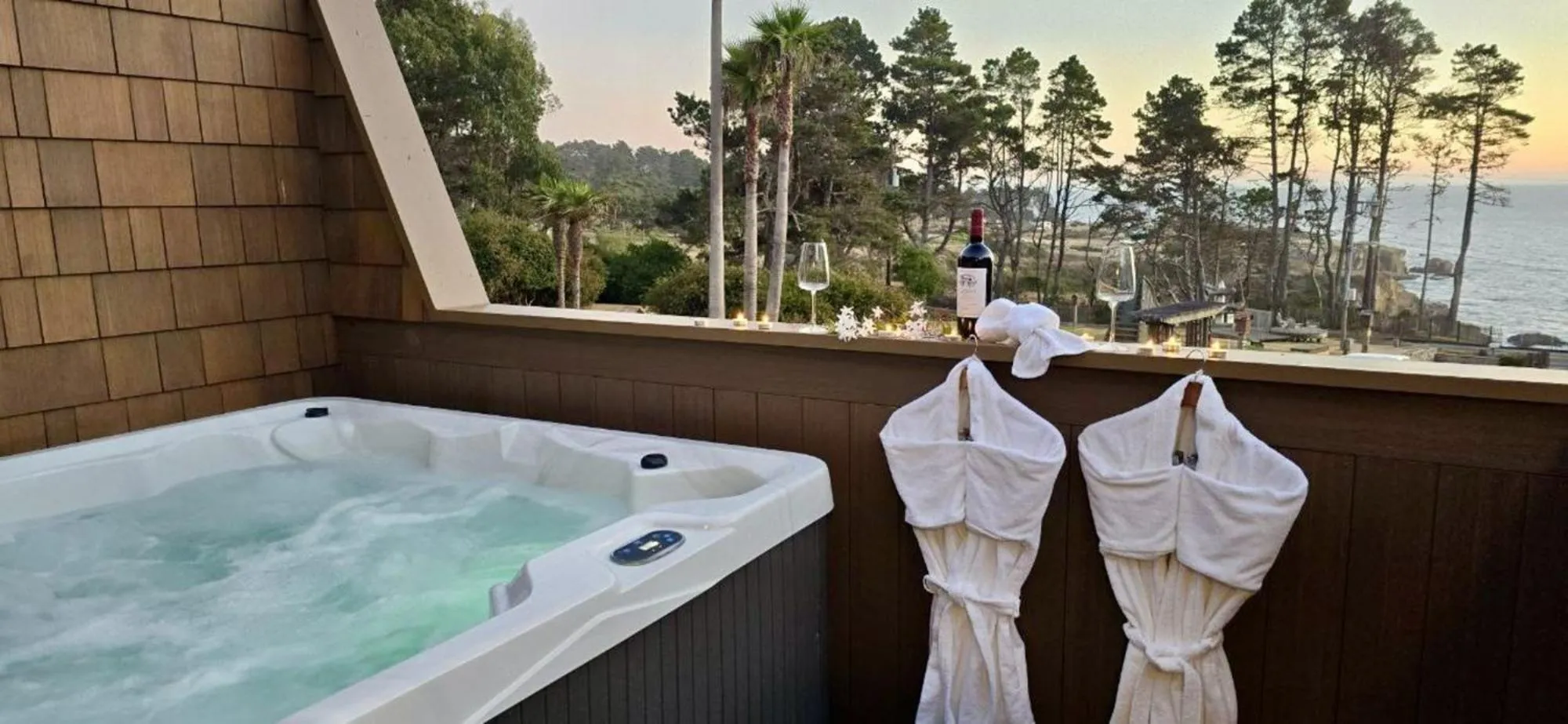 Hot Tub in Ocean Cove Lodge Bar & Grill