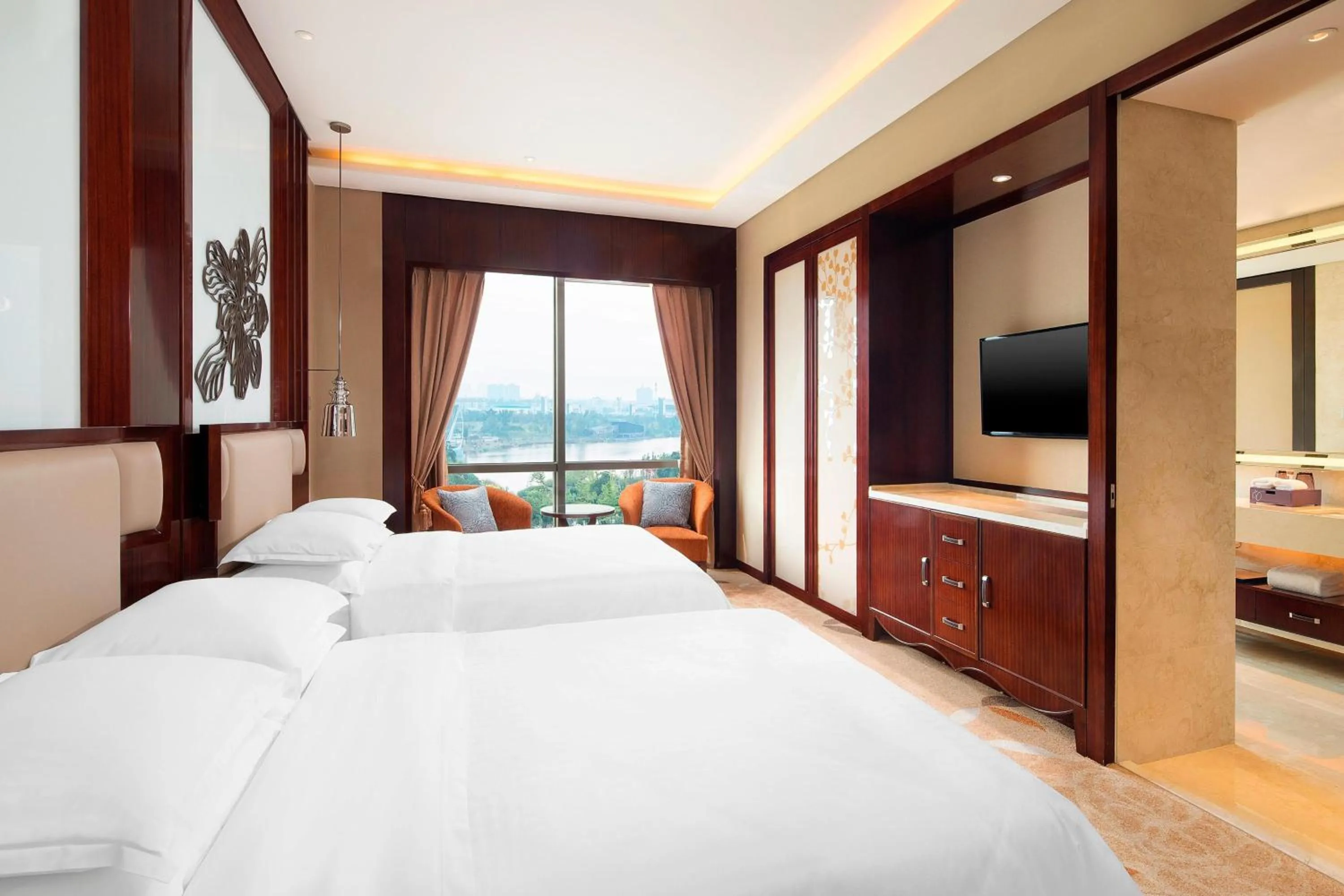 Photo of the whole room, Bed in Sheraton Changde Wuling Hotel