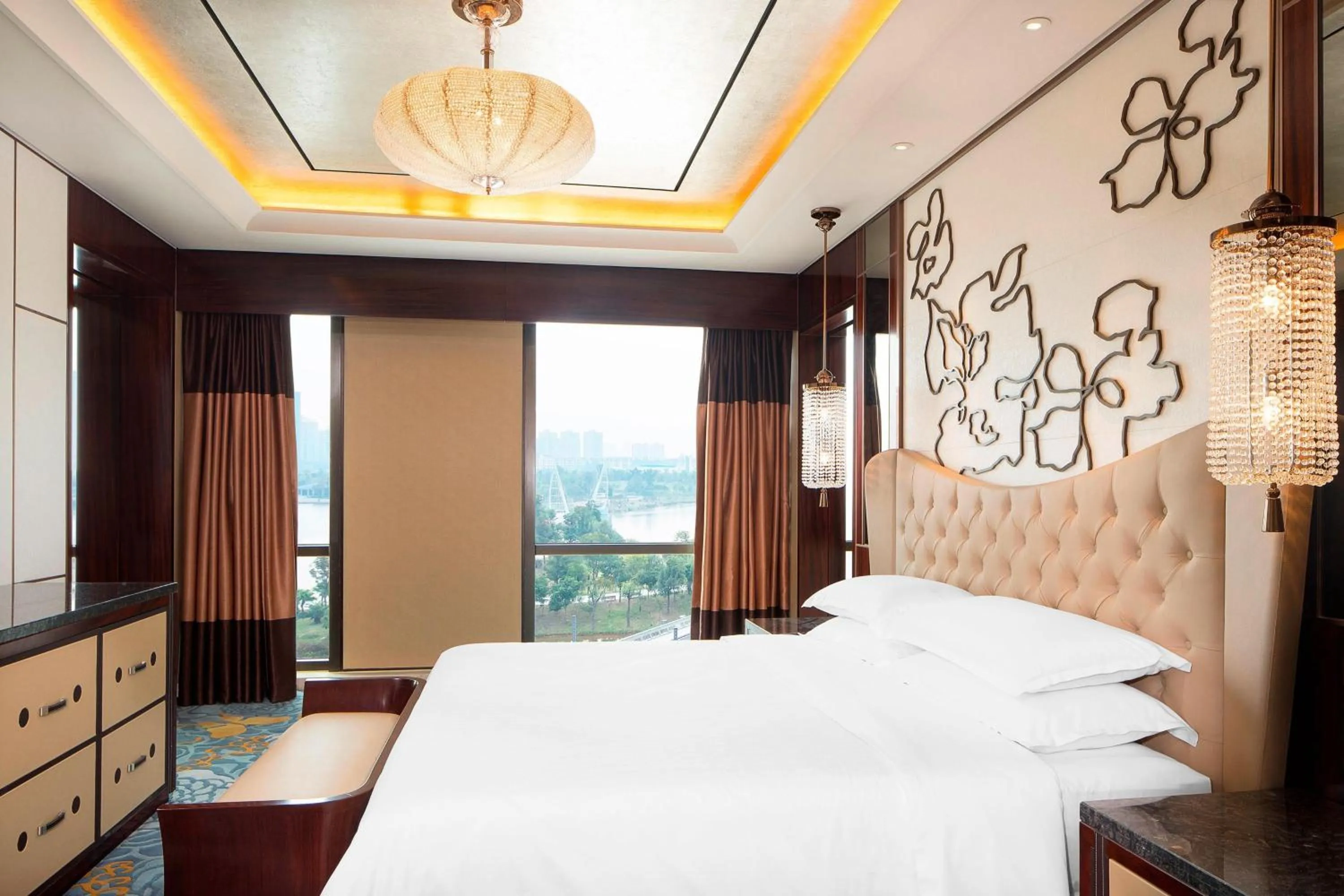Photo of the whole room, Bed in Sheraton Changde Wuling Hotel