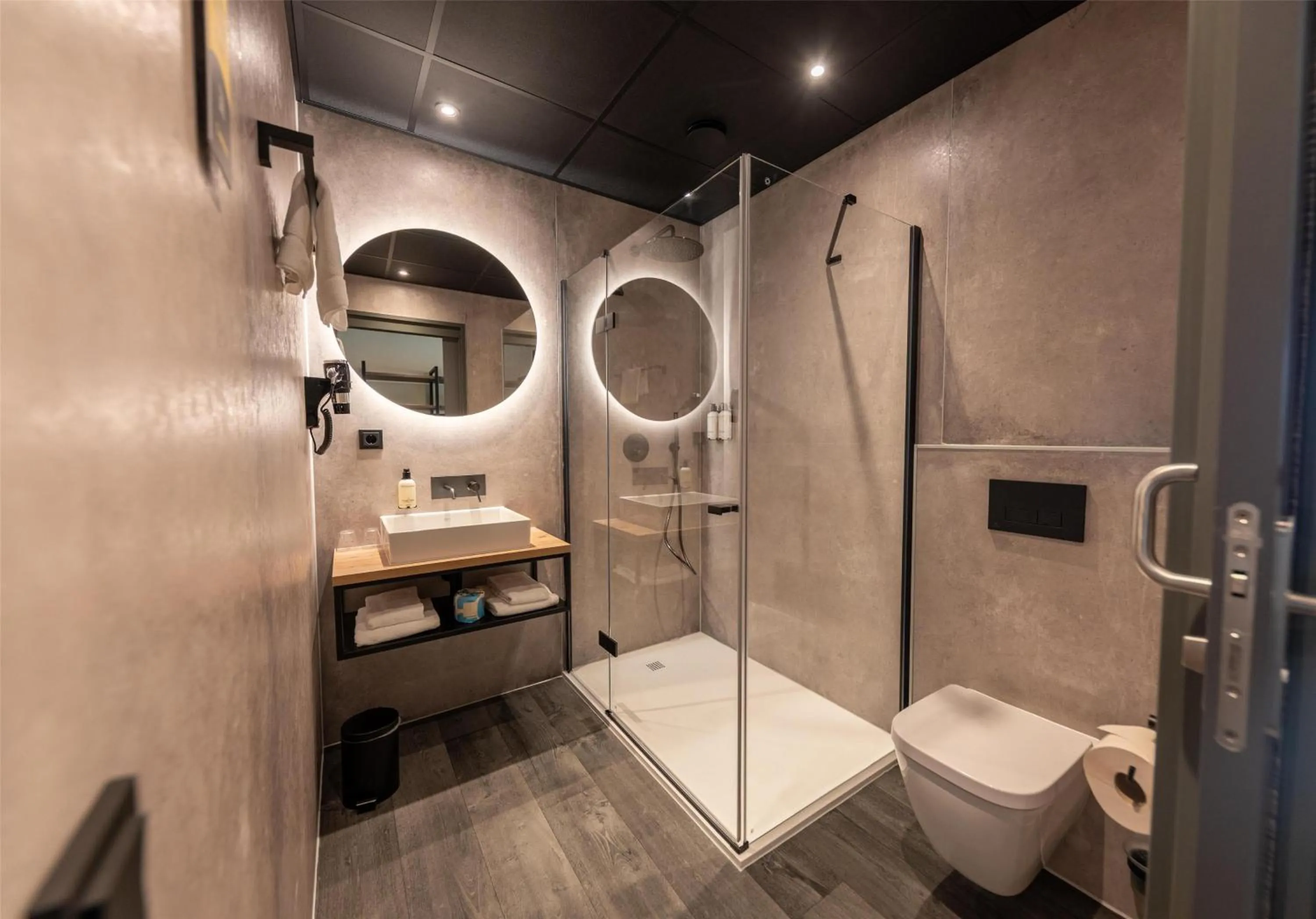 Bathroom in Flonk Hotel Groningen Centre, BW Signature Collection