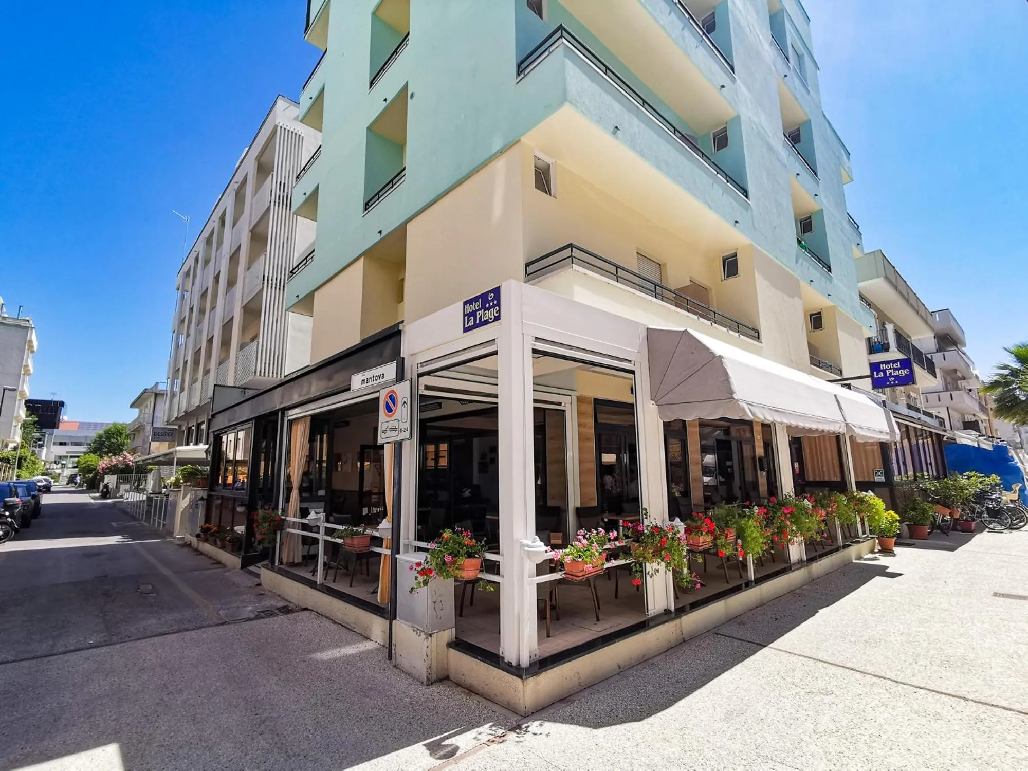 Property building in Hotel La Plage