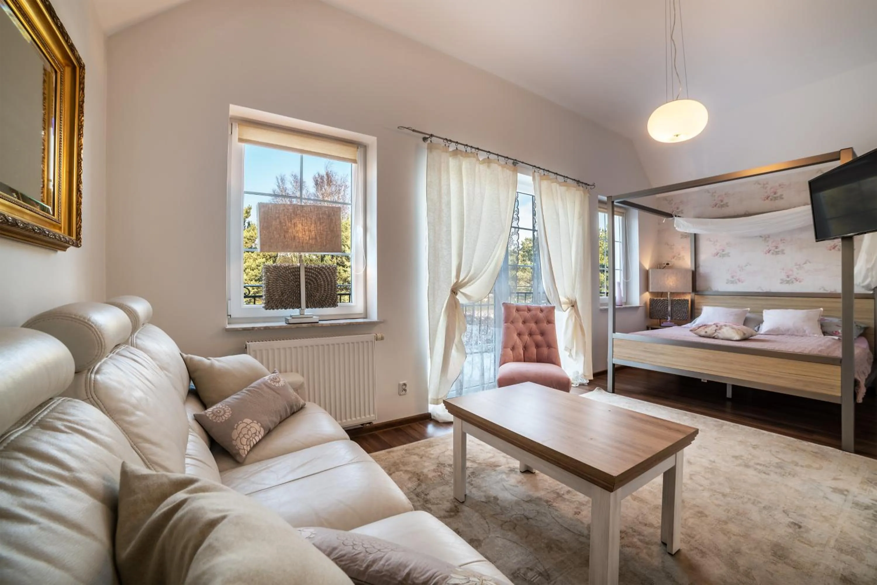 Bedroom, Bed in Willa Vinci Rozewie