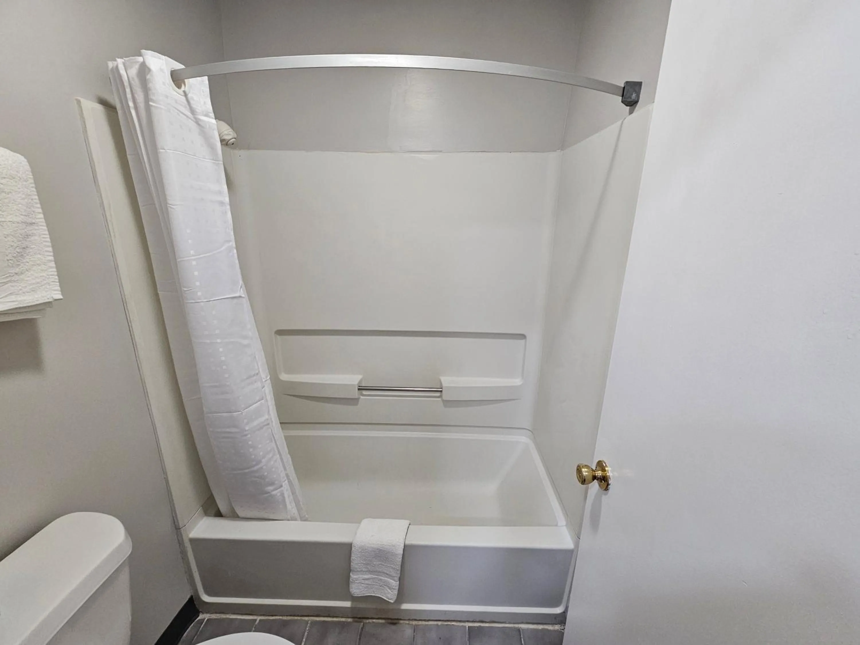 Shower in TRAVEL INN