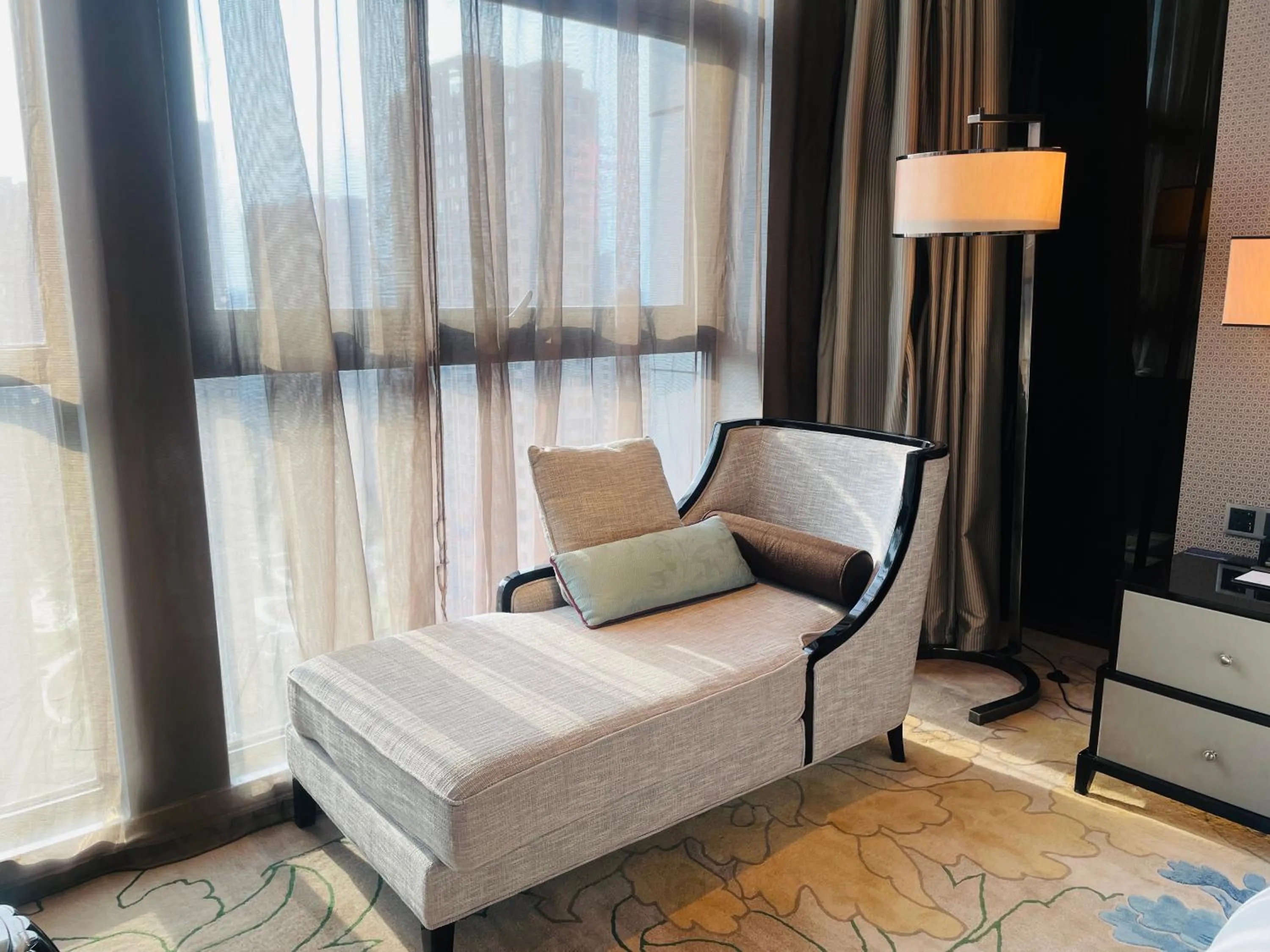 Seating area, Bed in Maanshan Wanda Realm Hotel