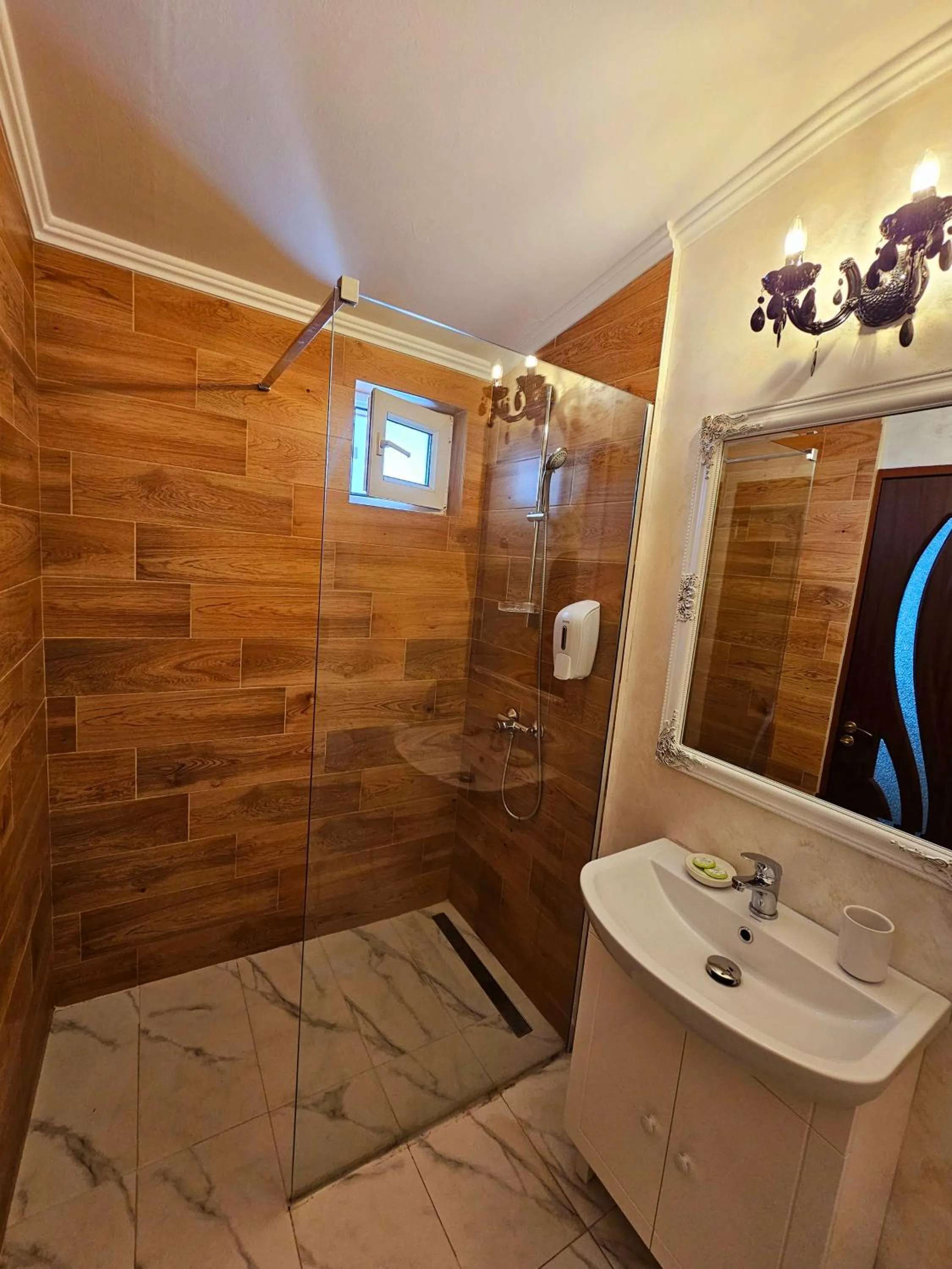 Shower in Vila Central