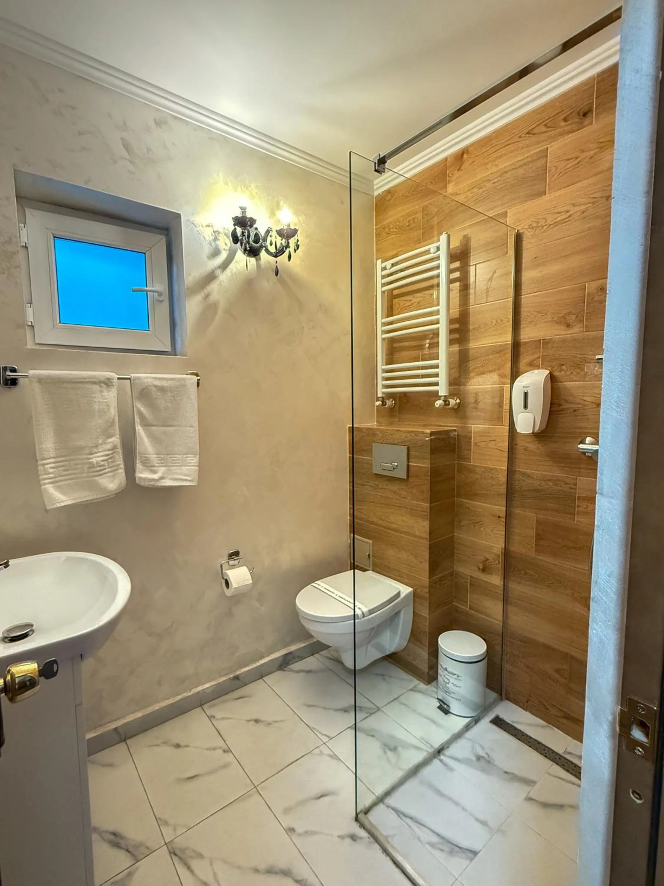 Shower in Vila Central