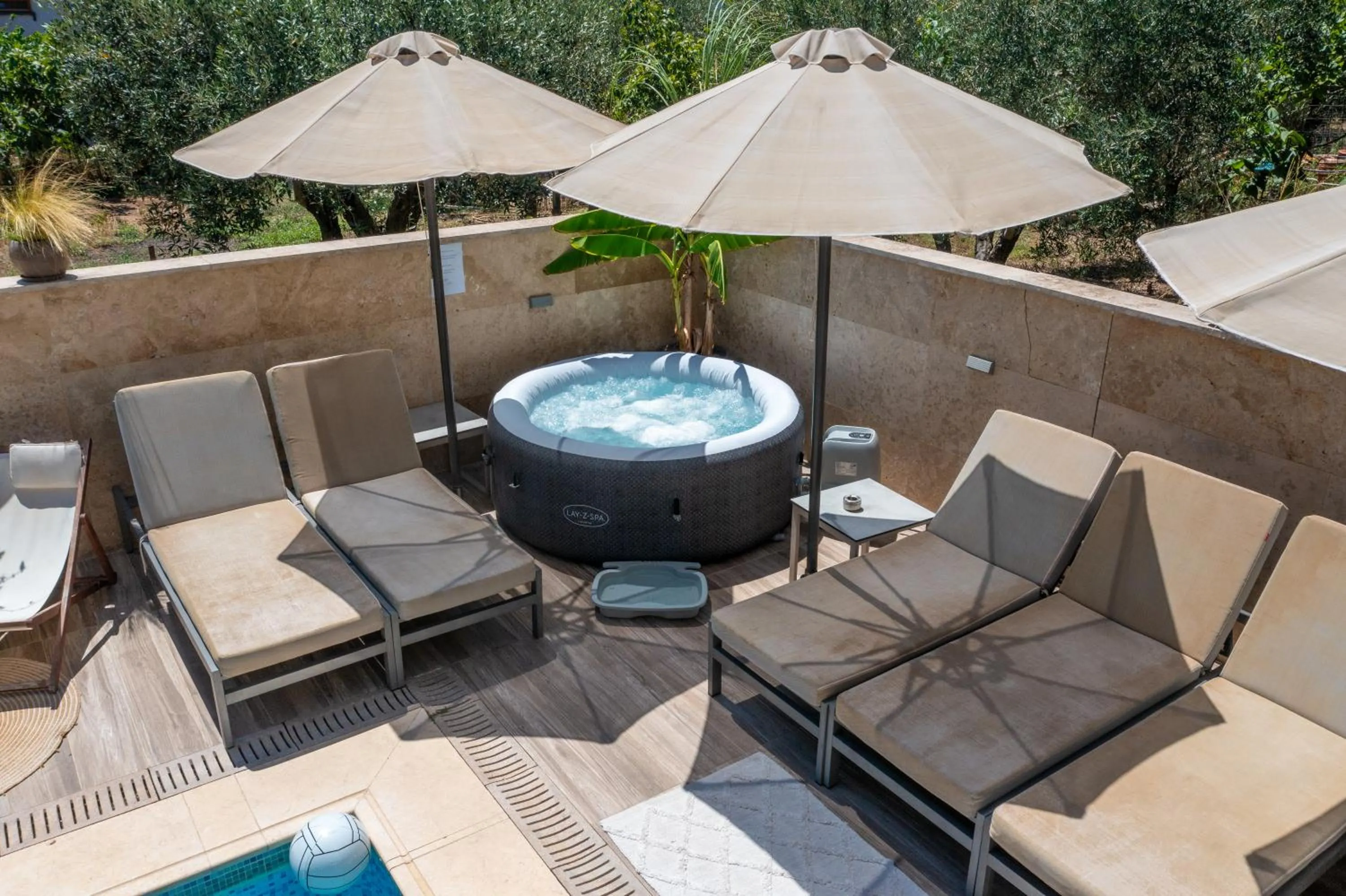 Swimming pool in Vellum Luxury Living