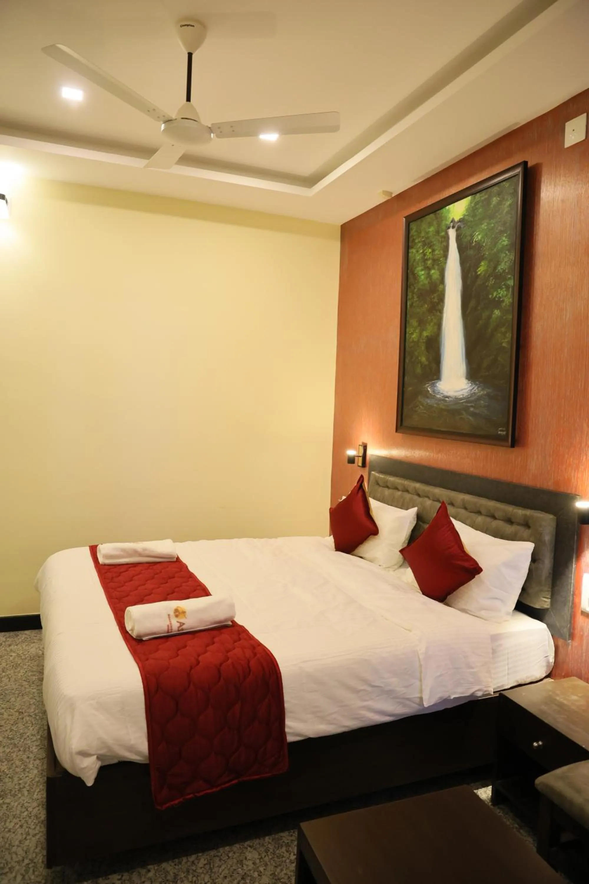 Bed in Hotel Ashlesh Manipal