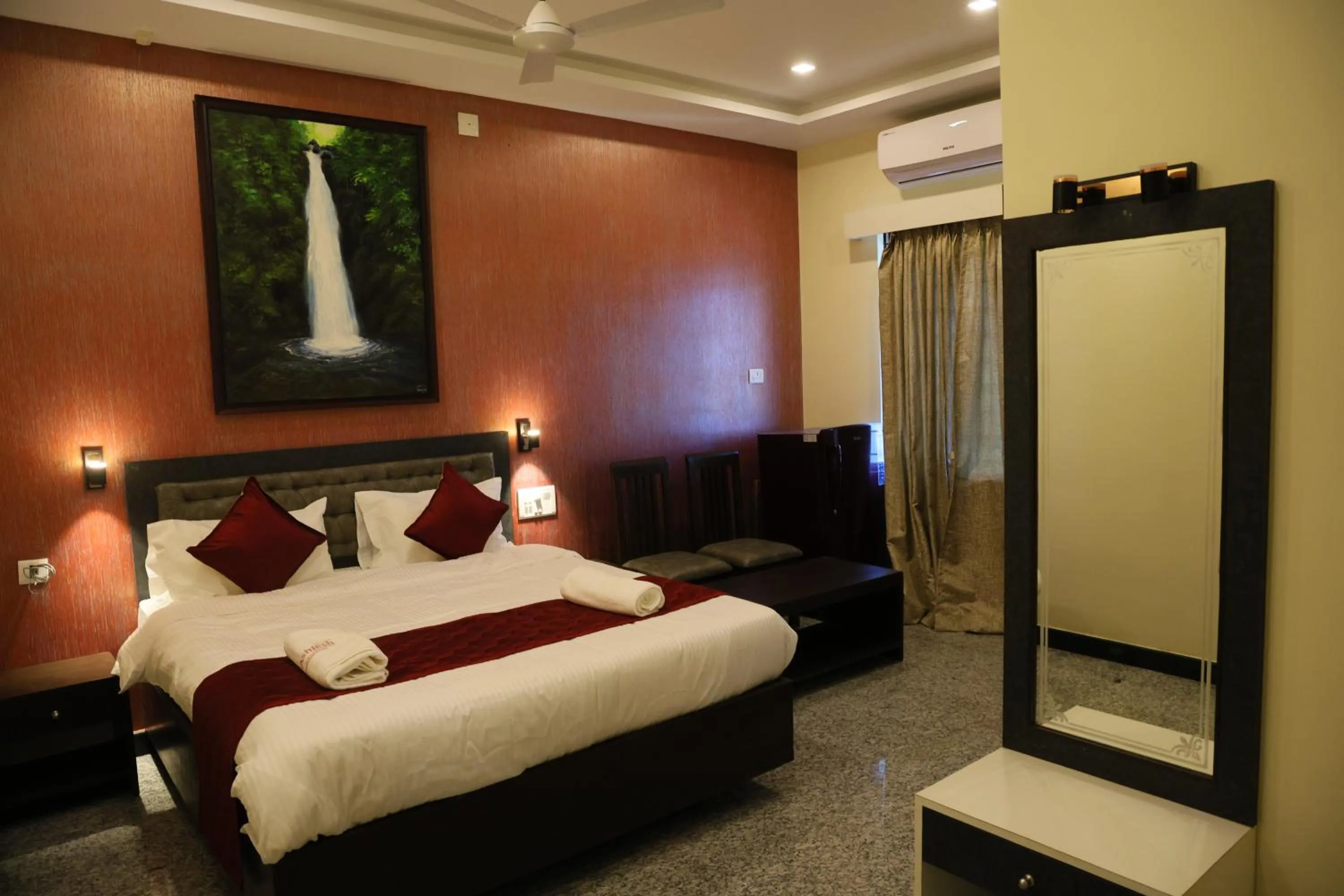 Bed in Hotel Ashlesh Manipal