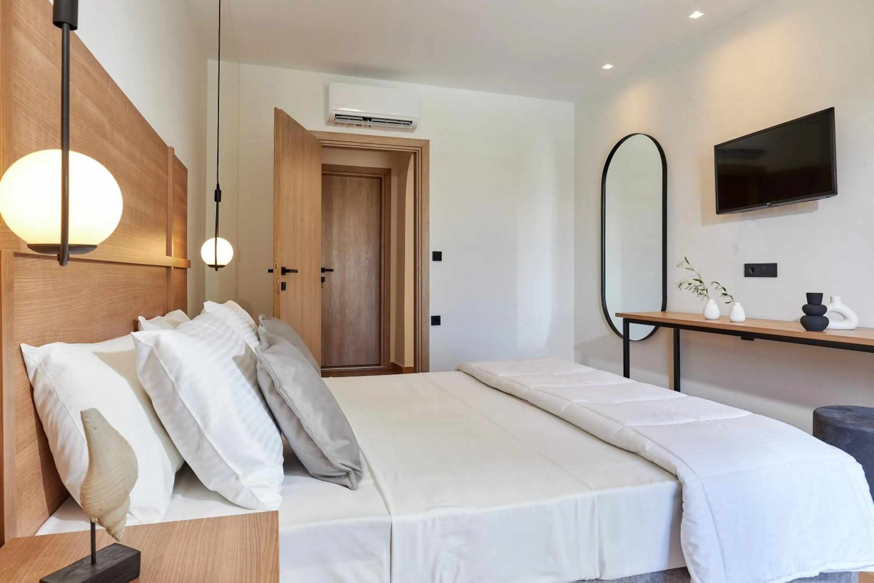 Bedroom, Bed in Paul Marie