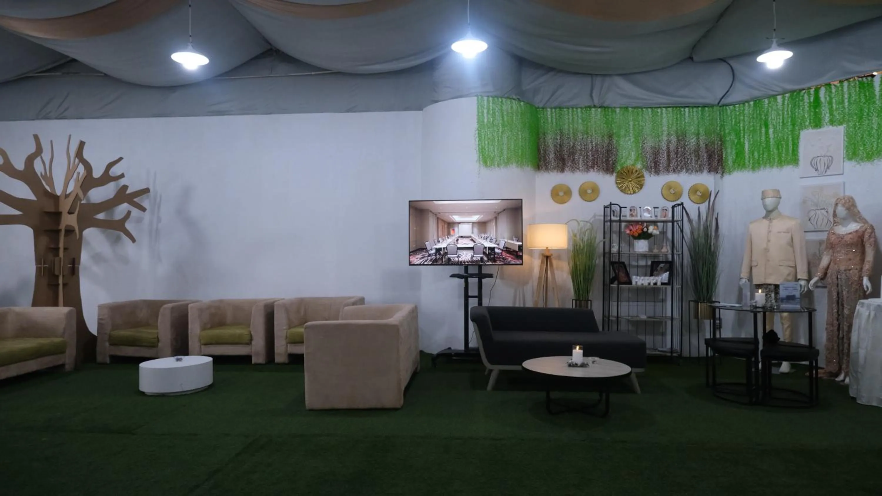 Seating area in HARRIS Hotel & Convention Cibinong City Mall Bogor