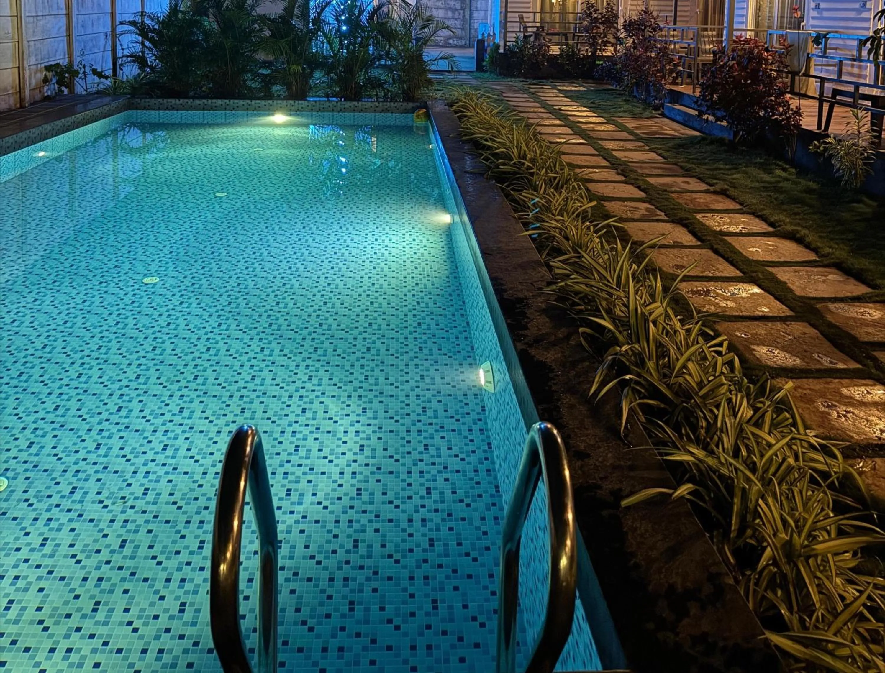 Swimming pool in Rashiva Resort