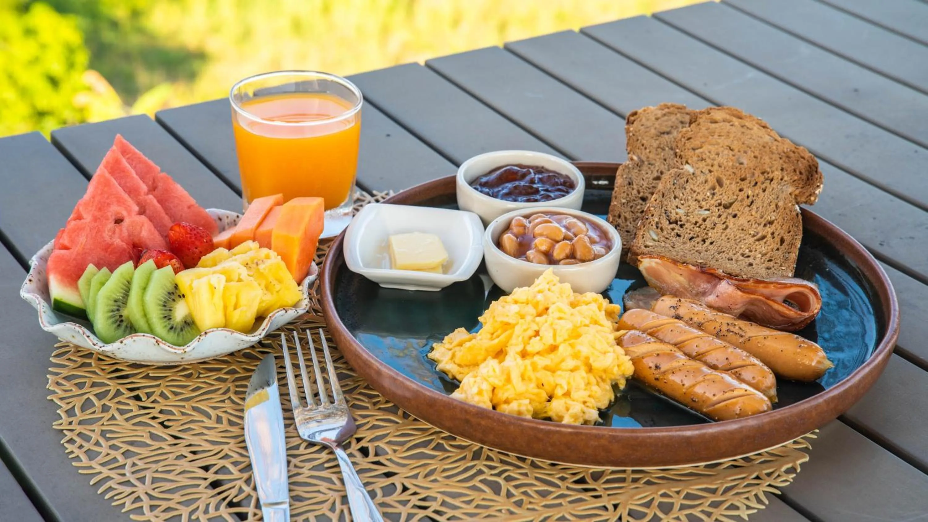 Food and drinks in Elite Atoll Serviced Apartments Phuket