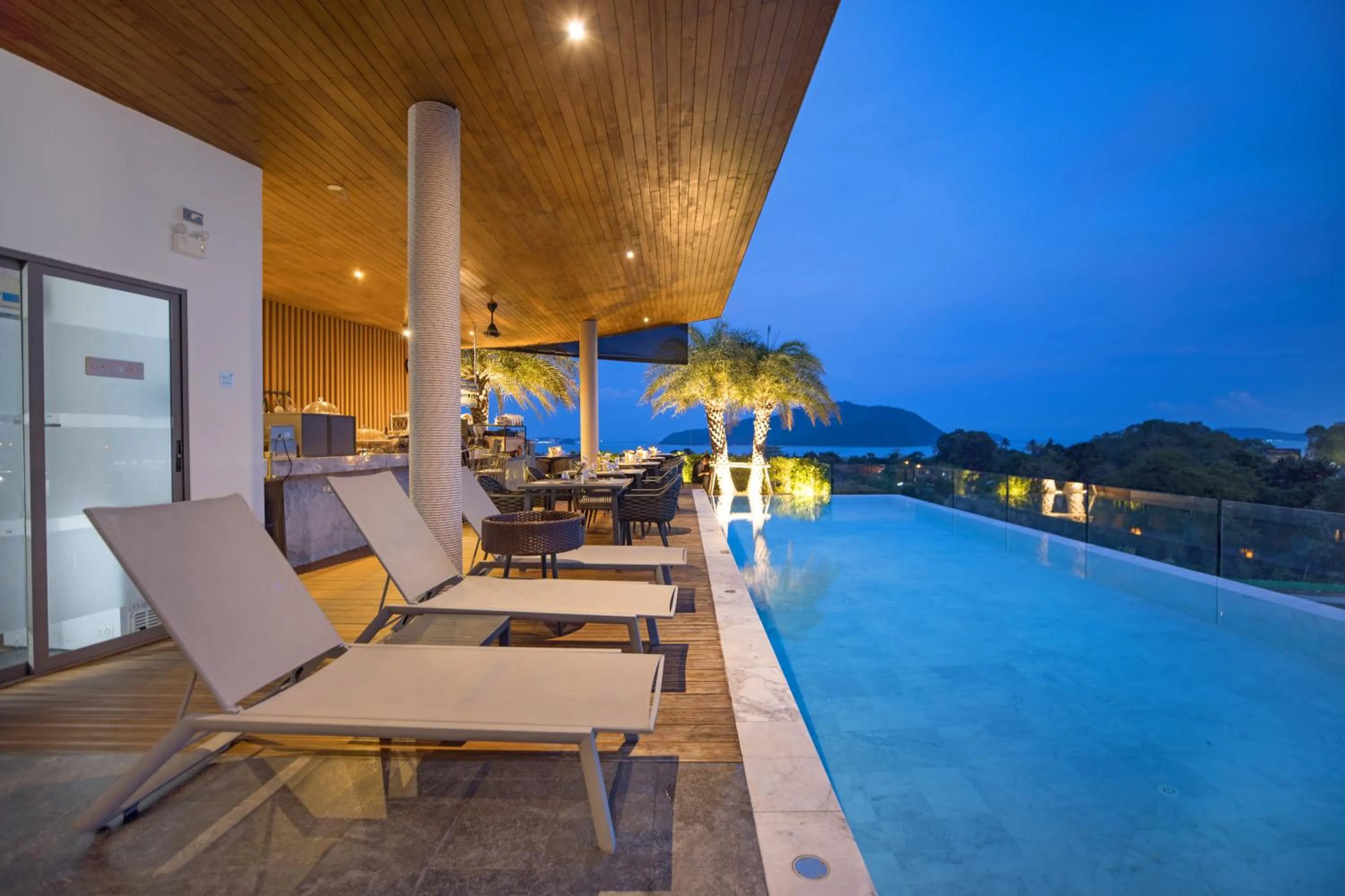 Swimming pool in Elite Atoll Serviced Apartments Phuket