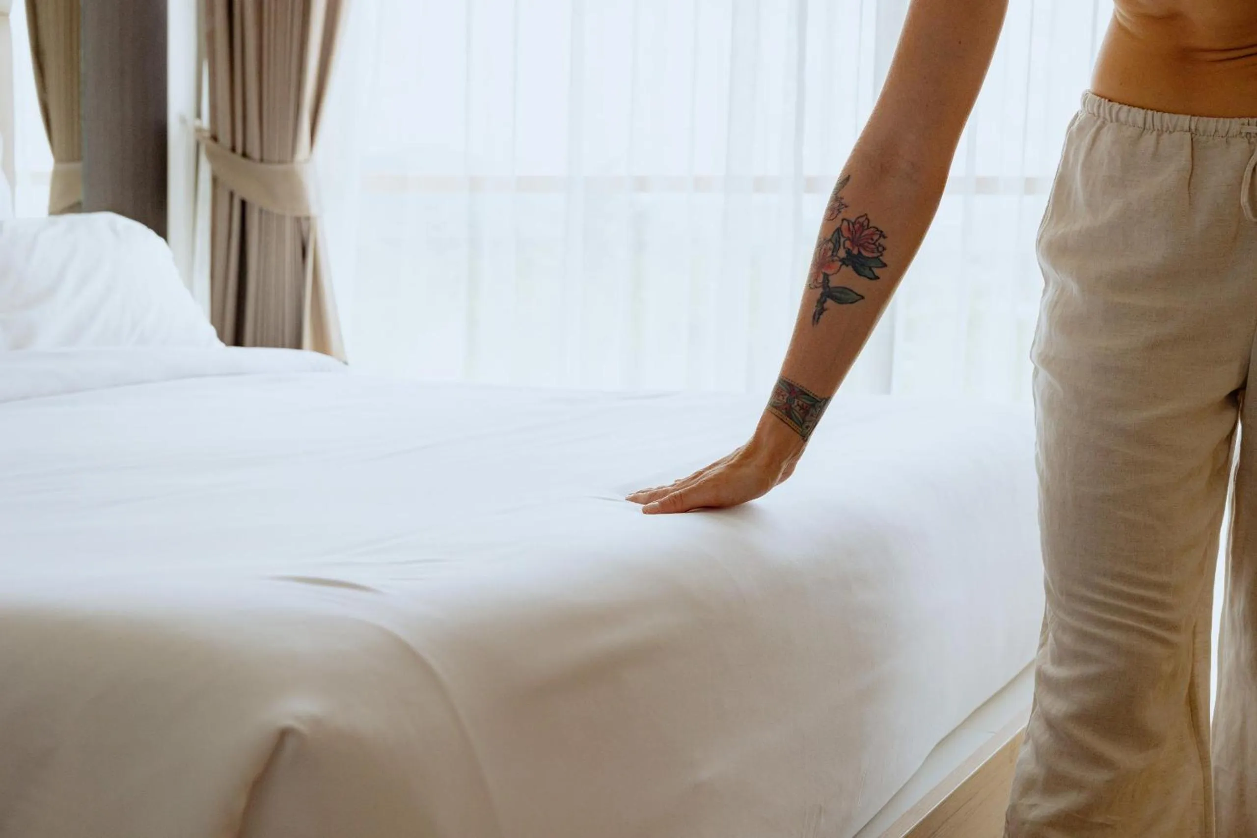 Bed in Elite Atoll Serviced Apartments Phuket