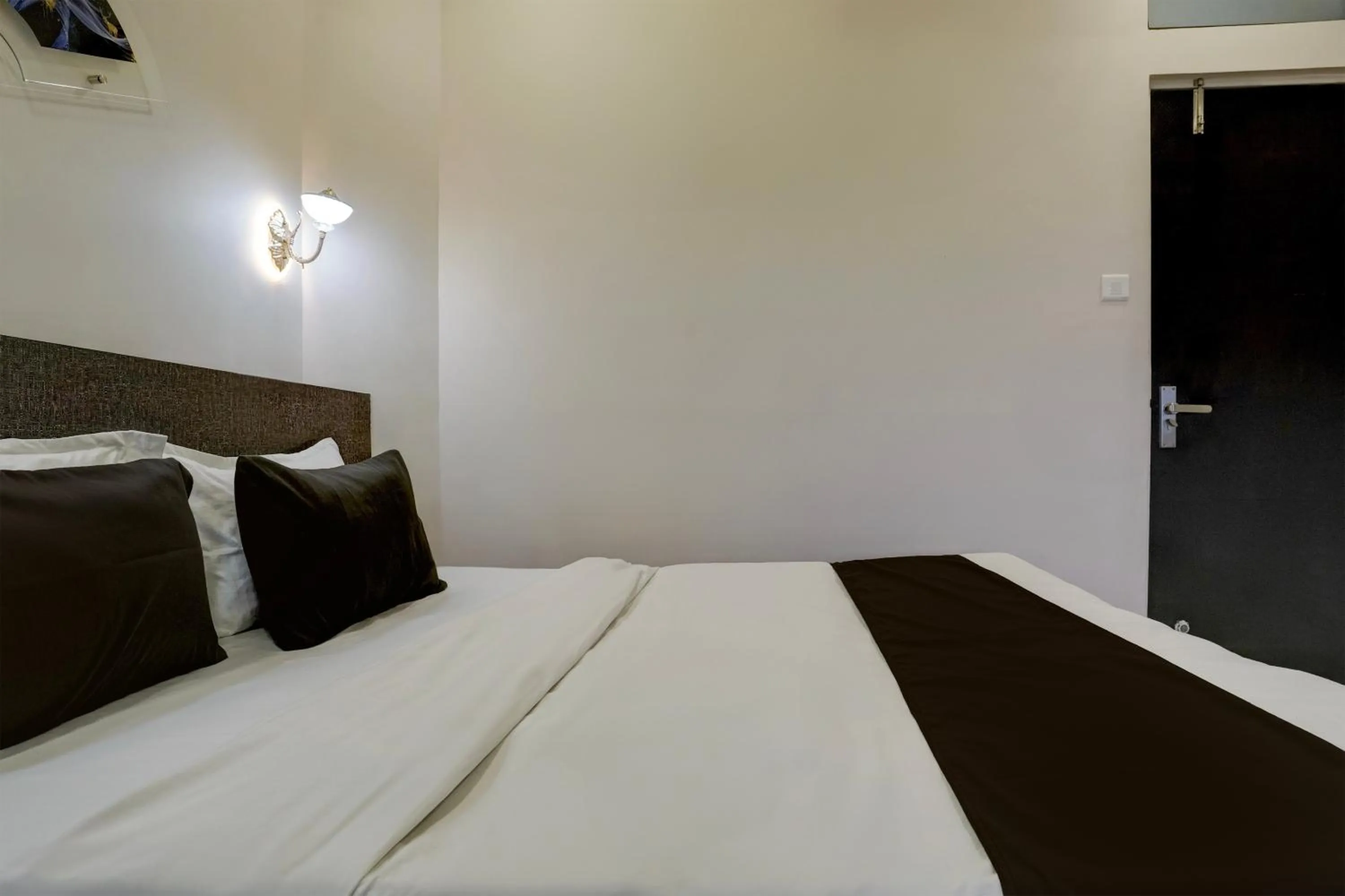 Facade/entrance, Bed in Super Hotel O DH