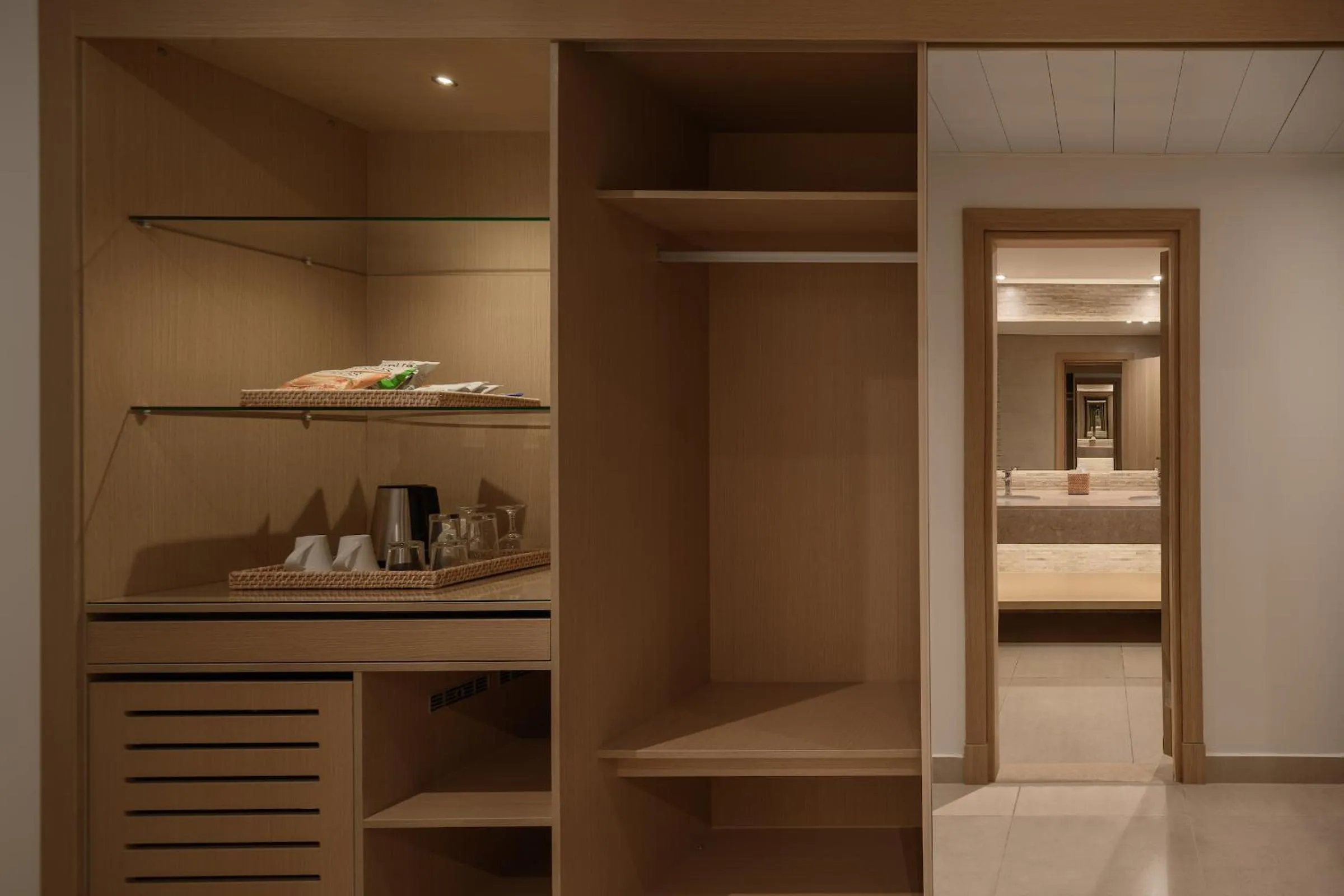 wardrobe in JAZ Elite Asteria