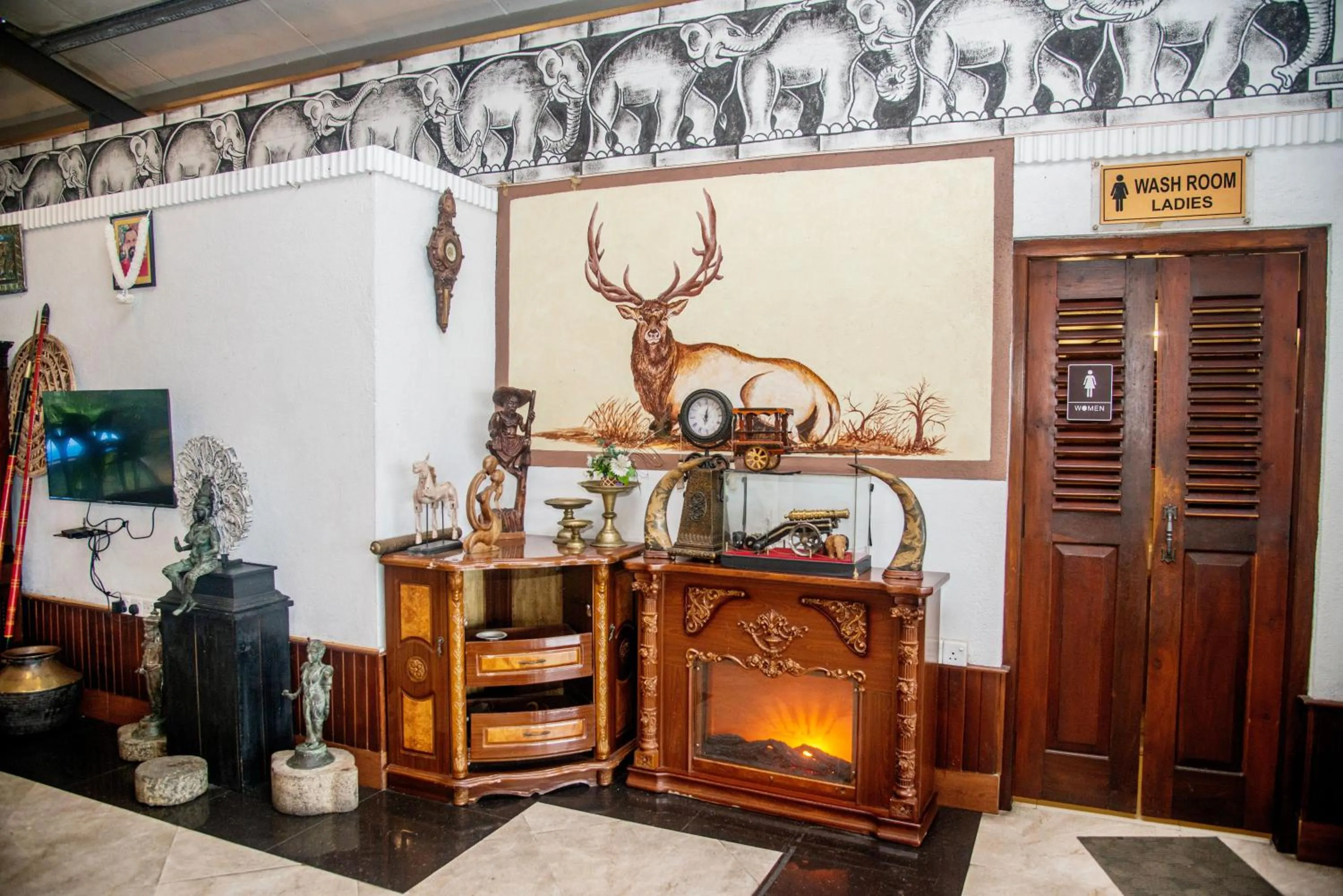 Lobby or reception in Ella Mount Heaven