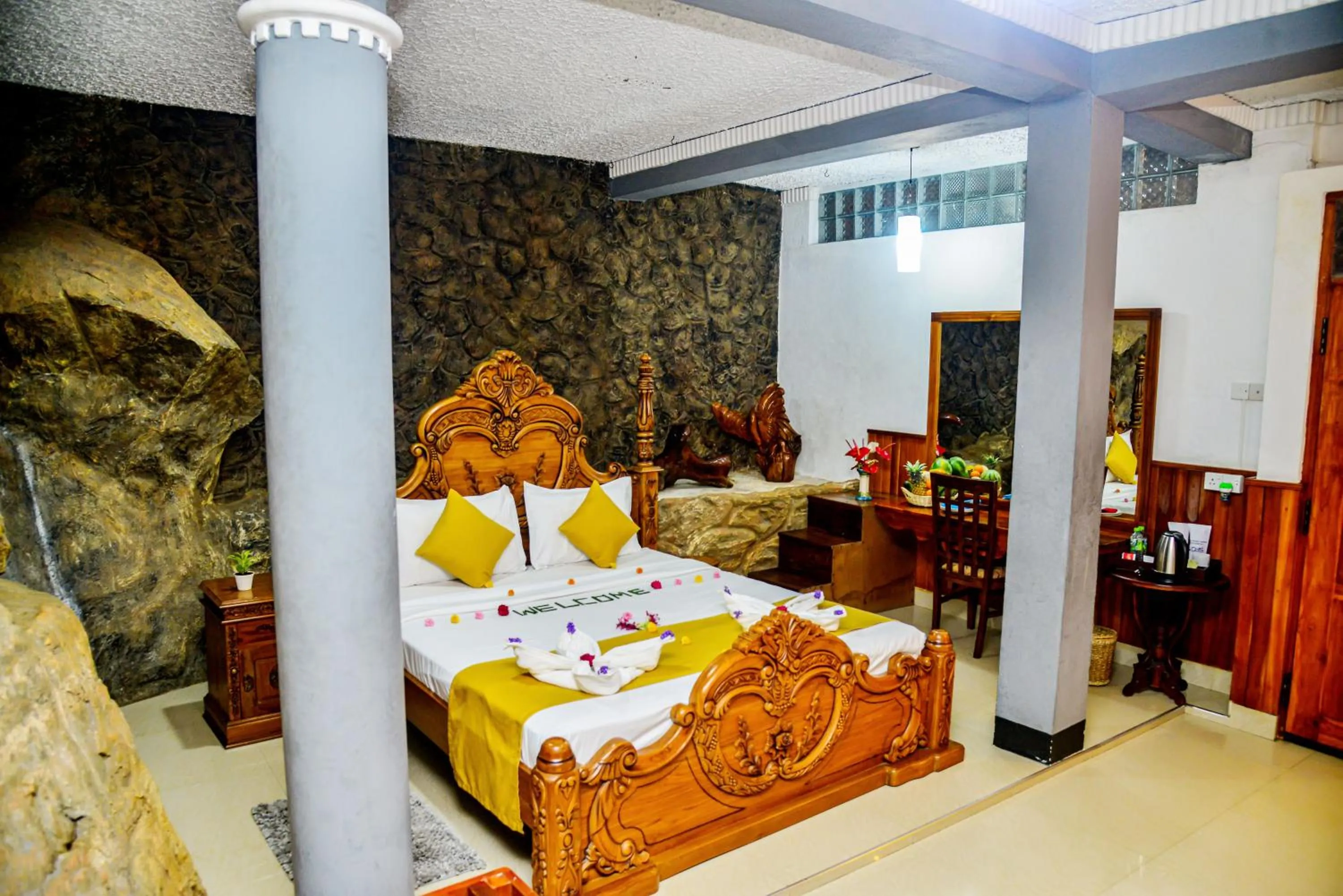 Photo of the whole room, Bed in Ella Mount Heaven