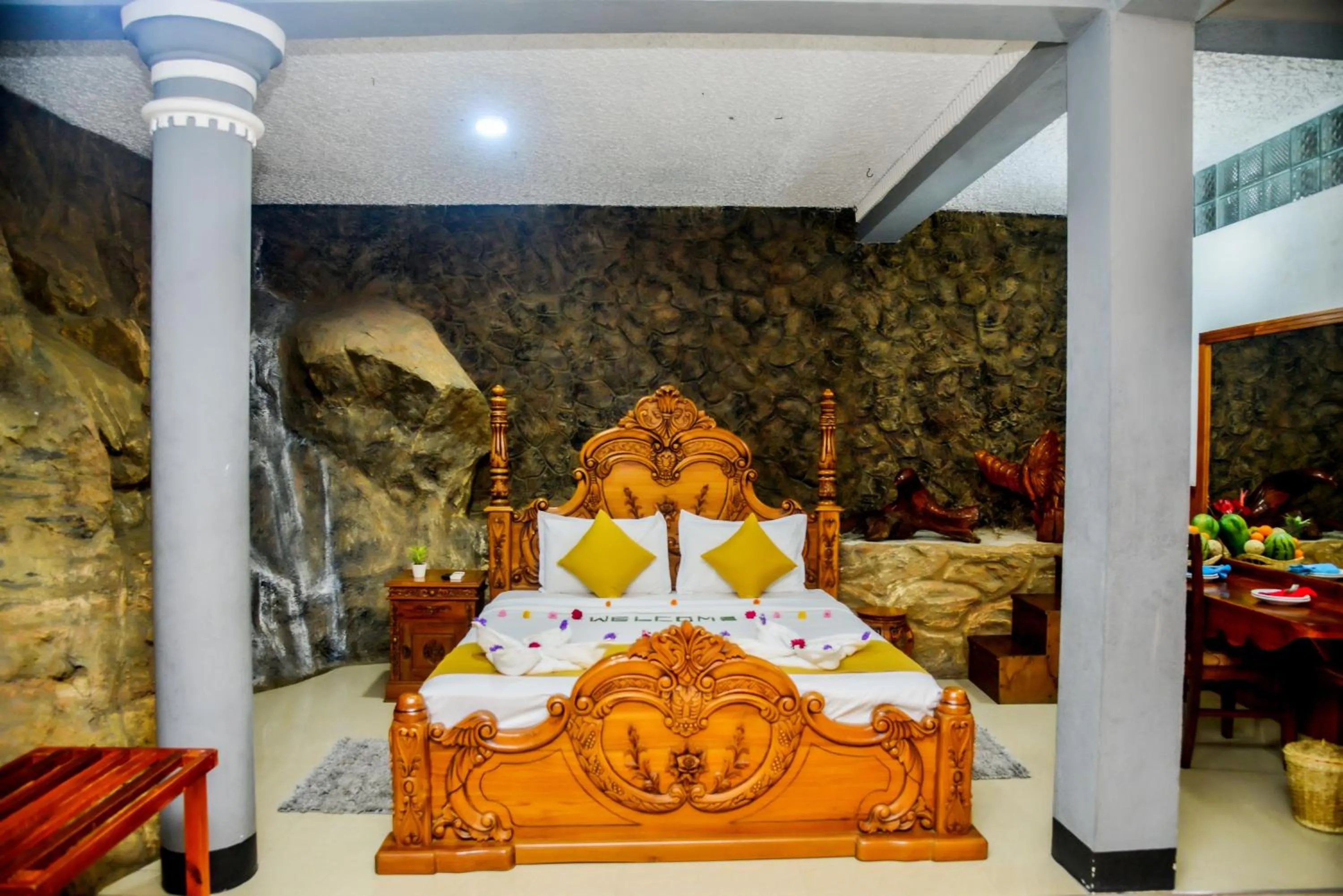 Bedroom, Bed in Ella Mount Heaven